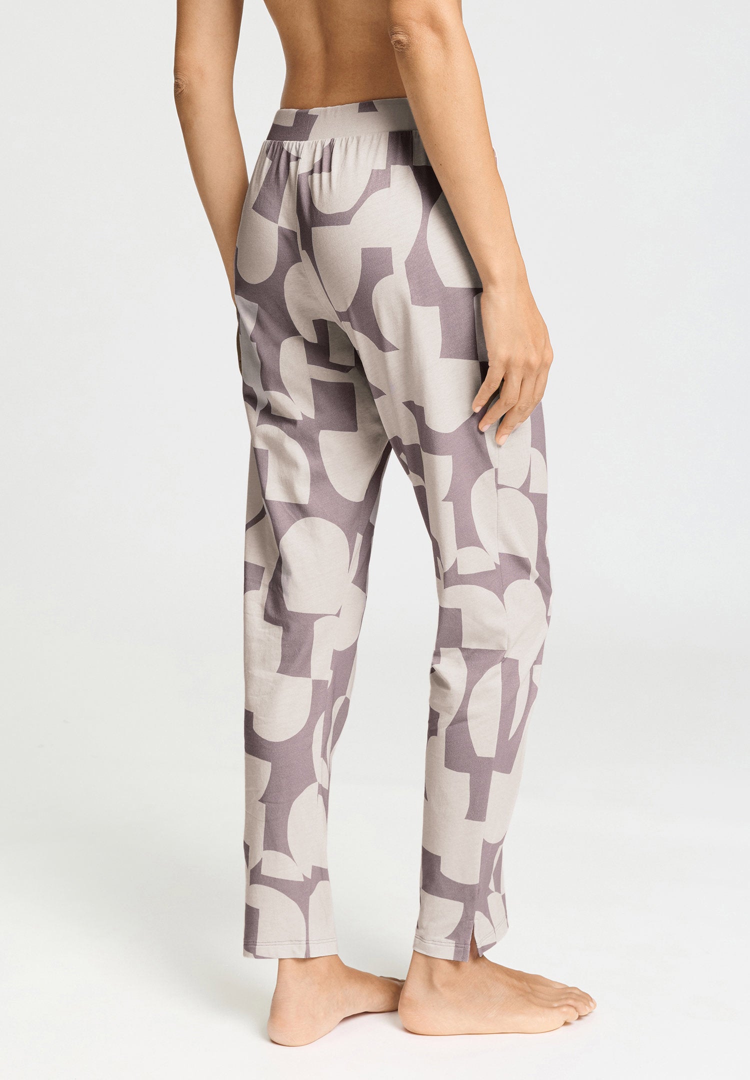 hanro-sleep-lounge-pyjamahose-074845-divided-circles-modal-damen image 5