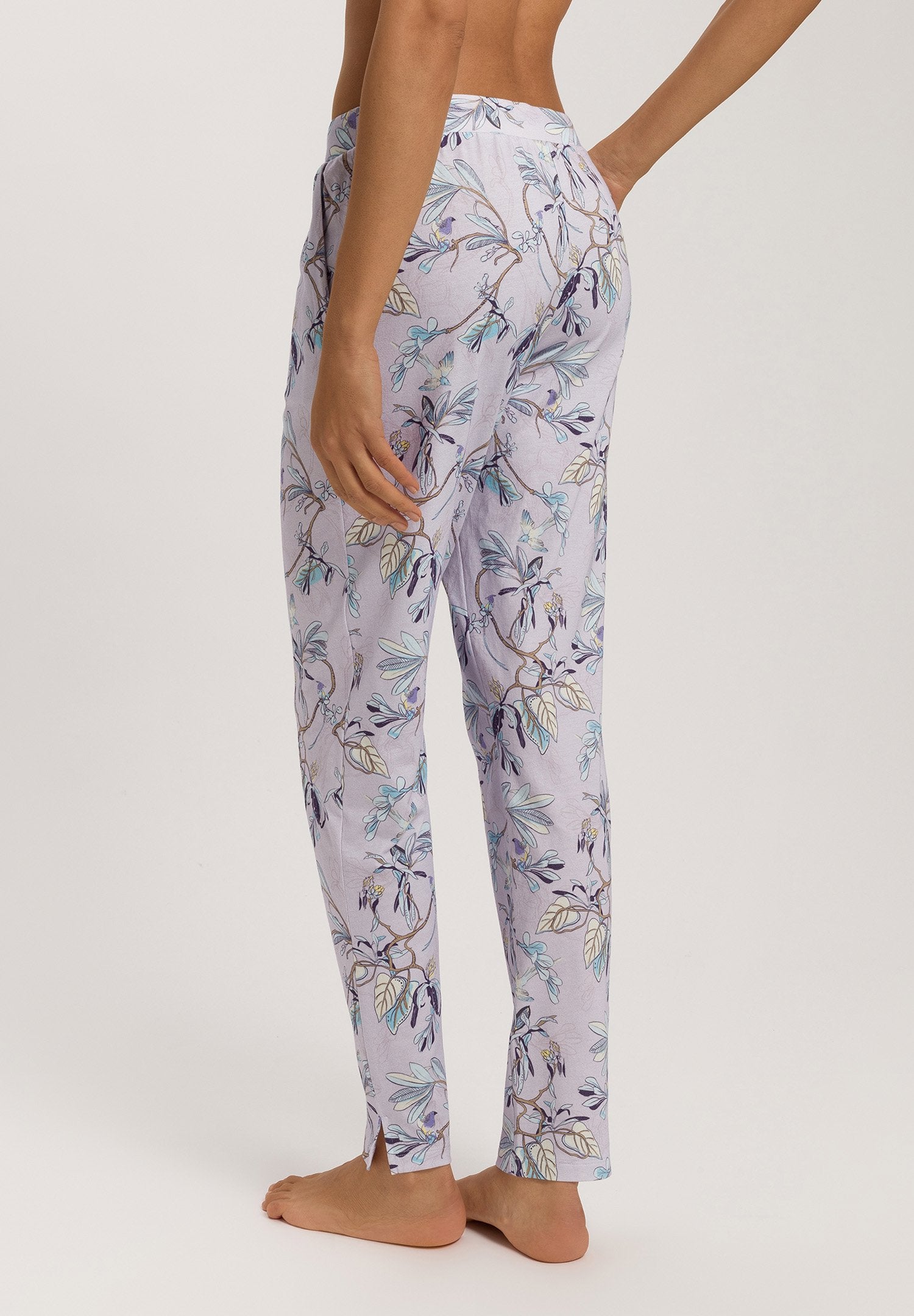 hanro-sleep-lounge-hose-lang-secret-garden-modal image 4