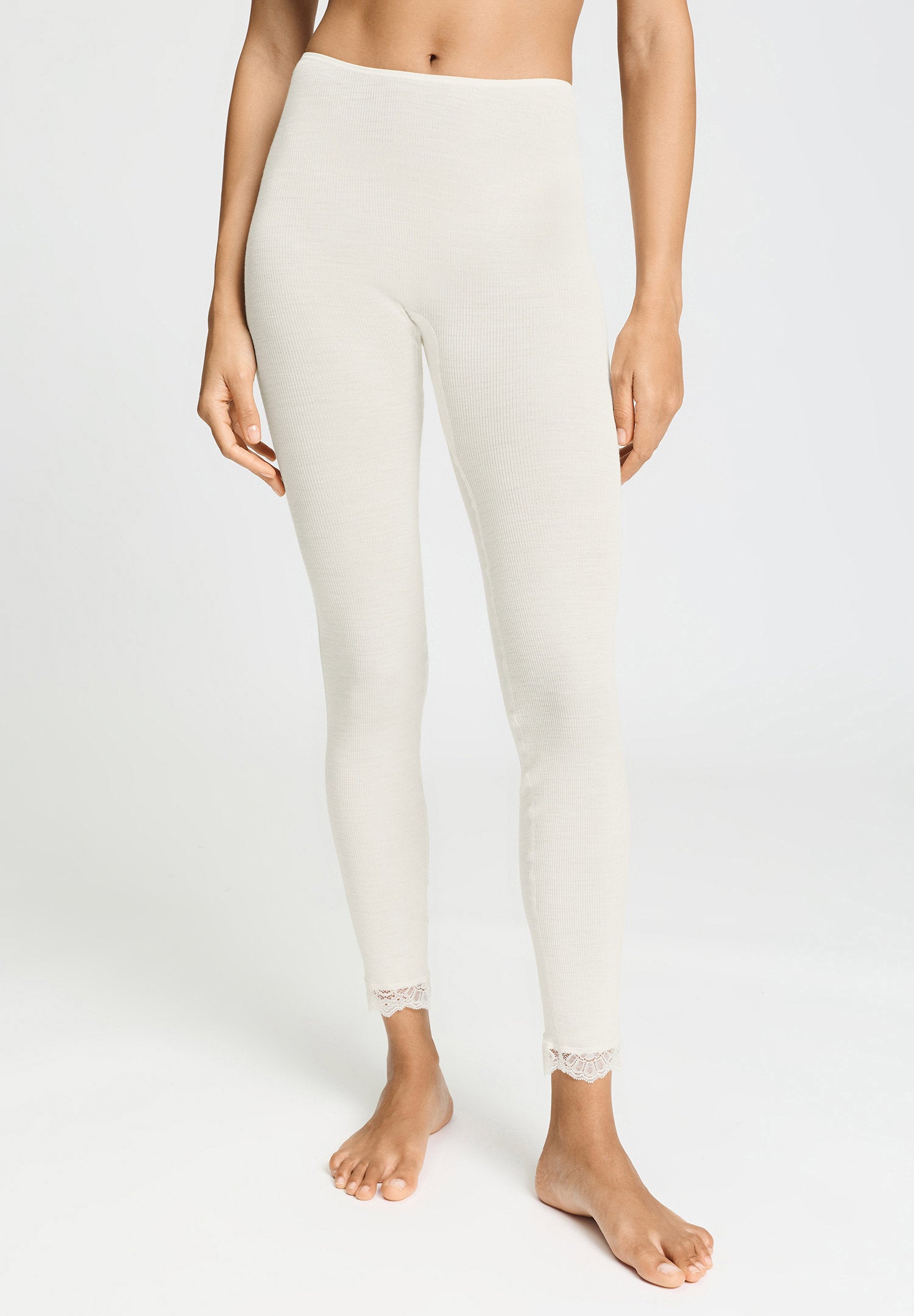 hanro-woolen-lace-leggings-misty-white-wolle-seide image 2