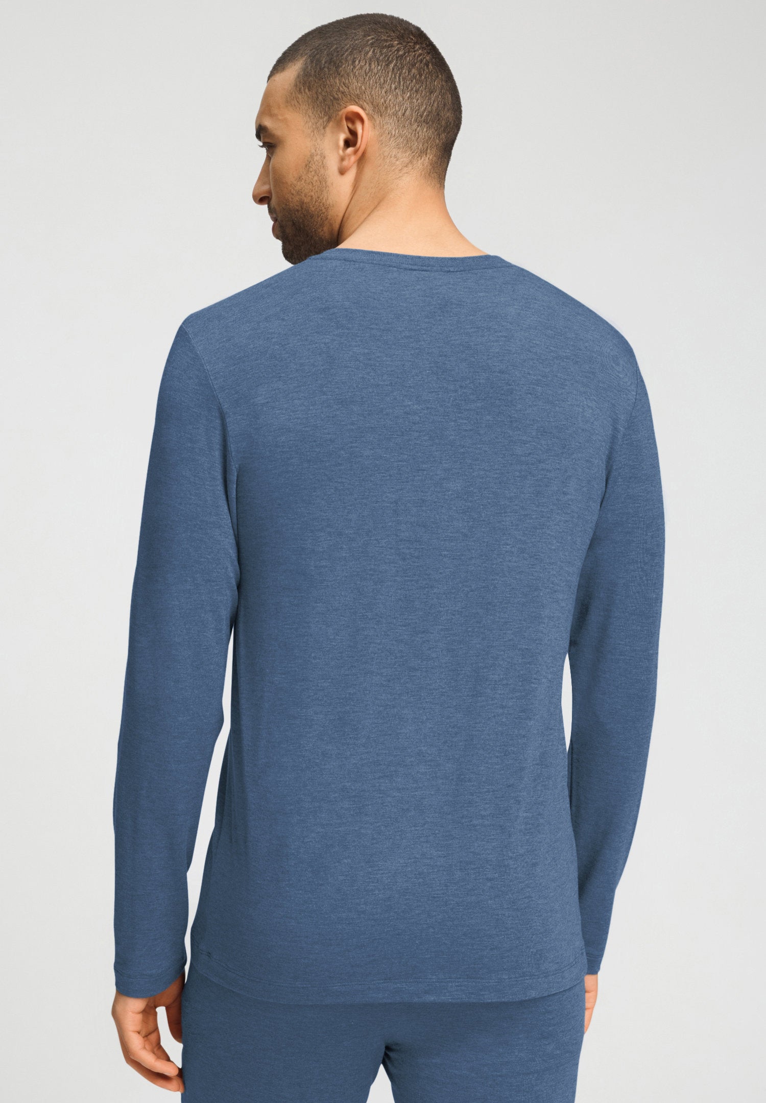 hanro-casuals-l-slv-shirt-v-neck-langarmshirt-tanzanite-melange image 5