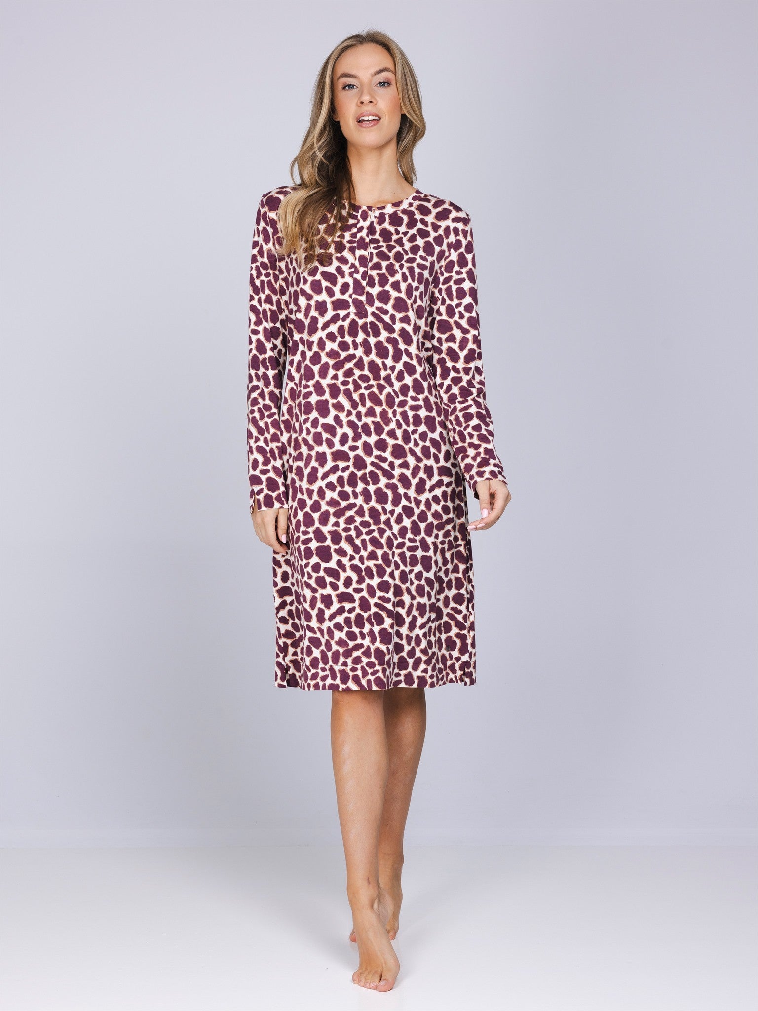 pastunette-premium-satin-wild-nachthemd-lila-animalprint-modal image 3