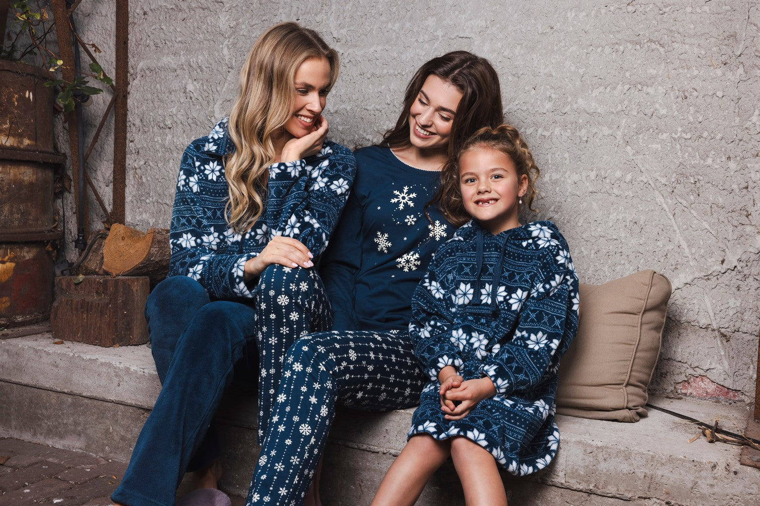 myrebelle-snowy-sparkles-pyjama-bio-baumwolle-dunkelblau image 4