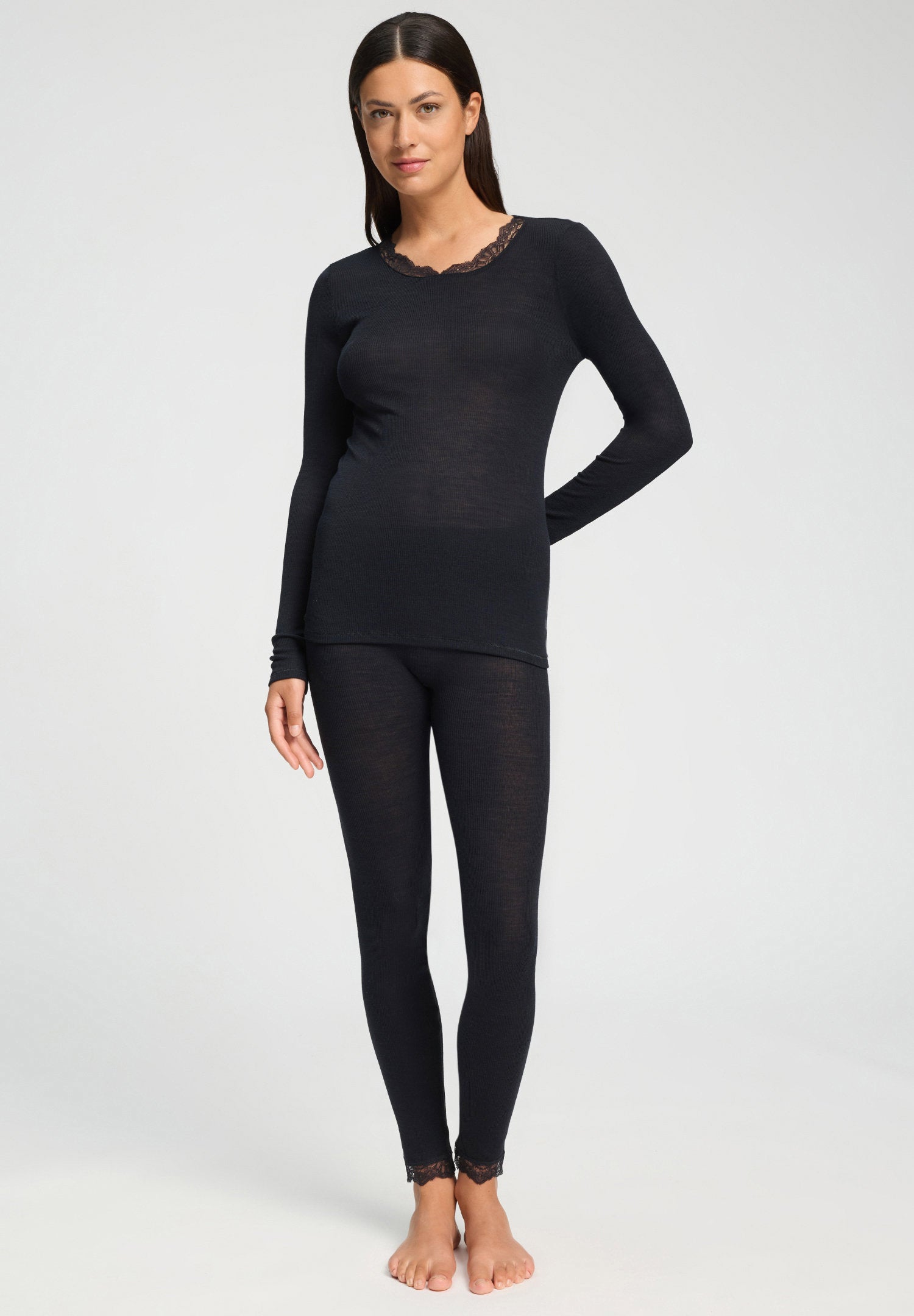 hanro-woolen-lace-070768-langarm-shirt-damen-schwarz-spitze image 5