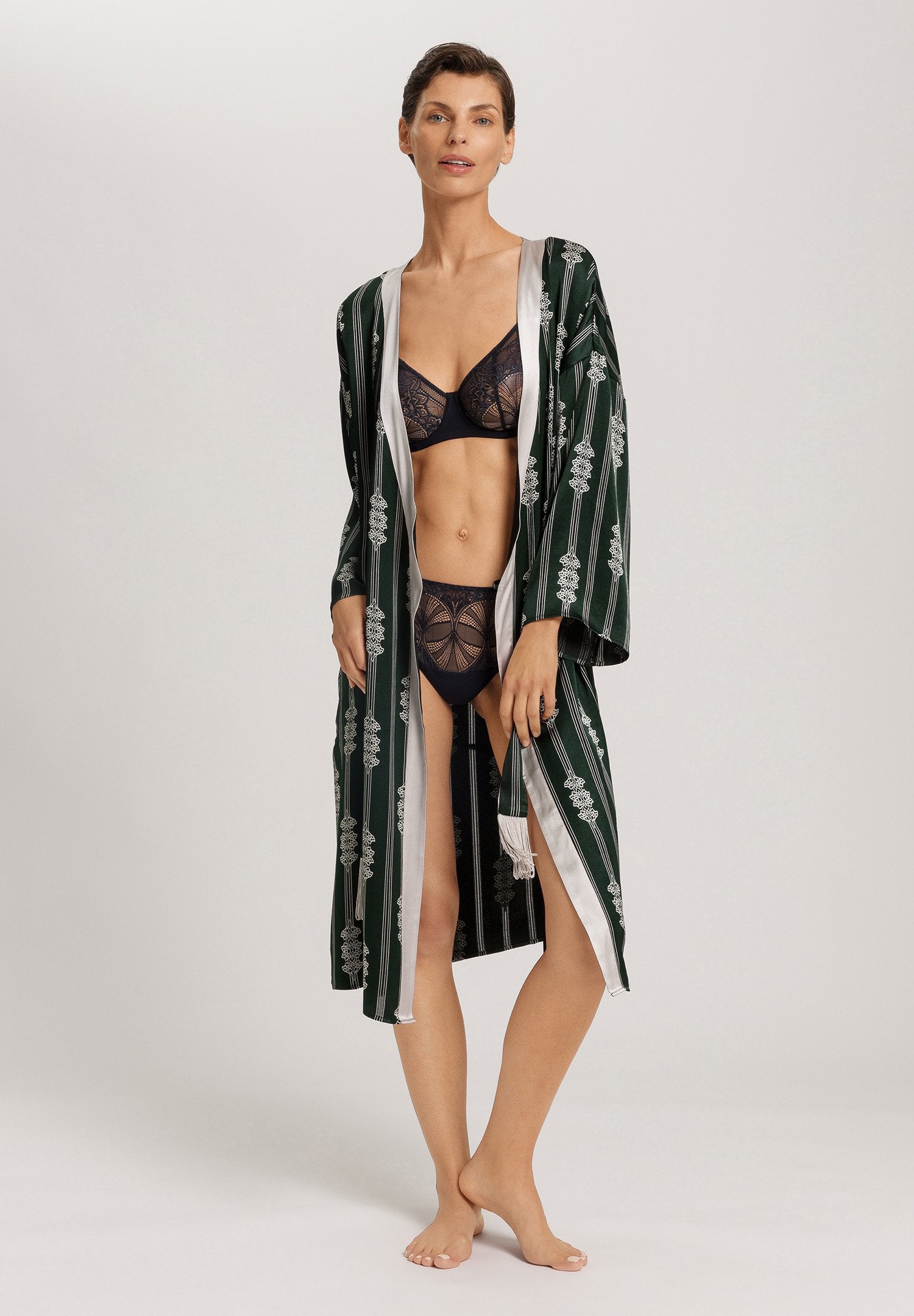 hanro-indra-robe-110cm-morgenmantel-arabesque-stripe-seide image 5