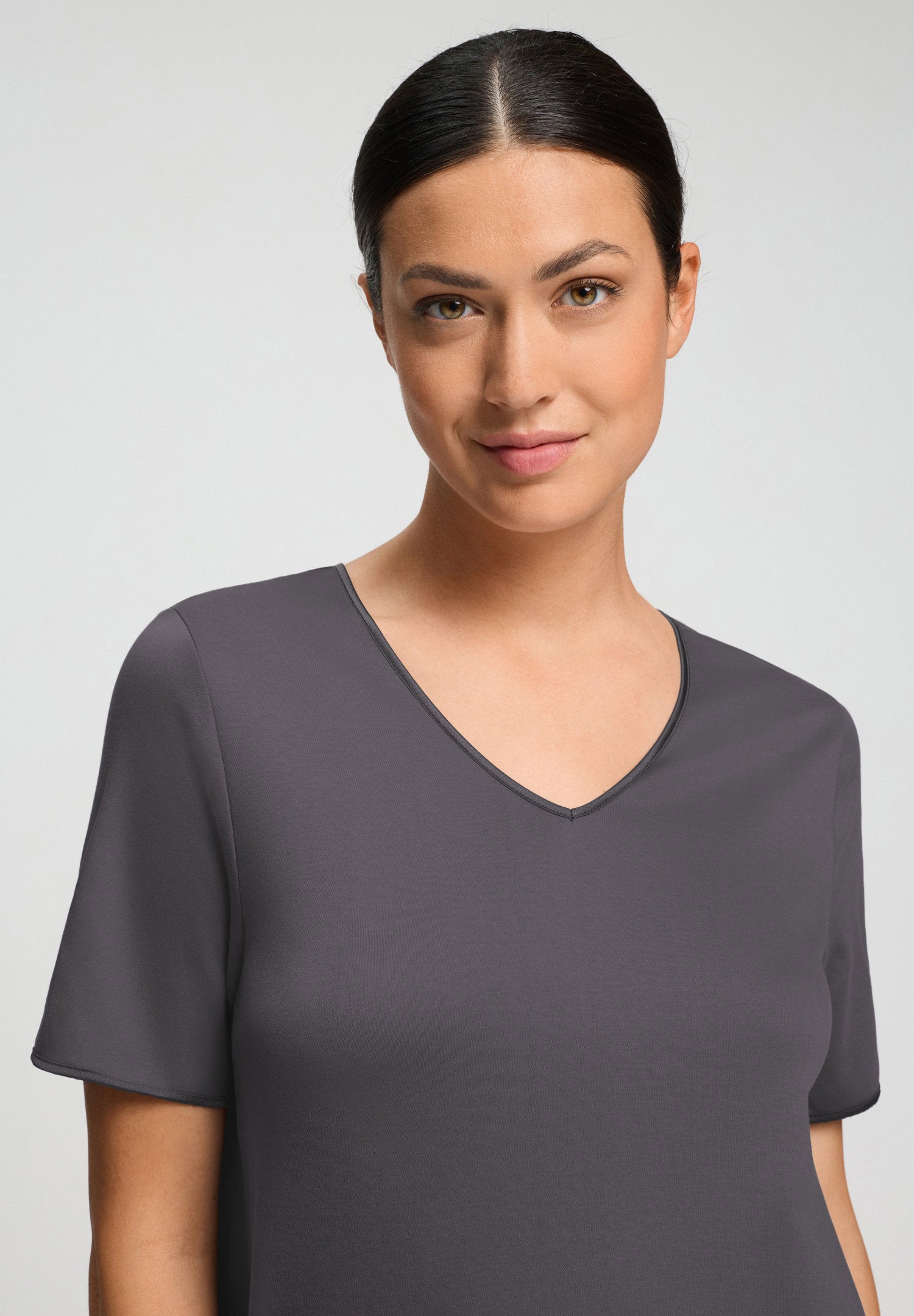 hanro-cotton-silk-nachthemd-90cm-kurzarm-boulevard-seide image 5
