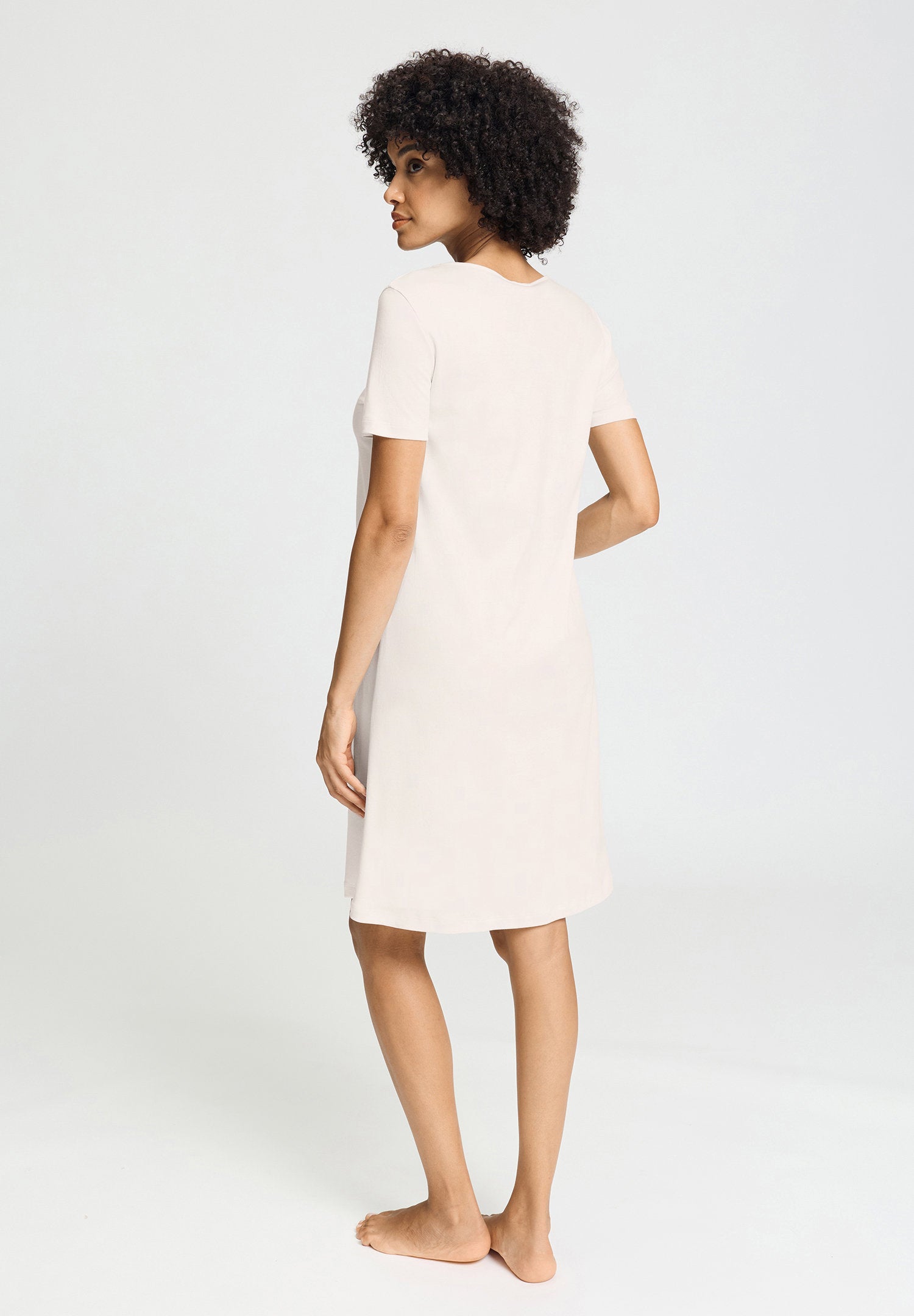 hanro-rosaria-nachthemd-100cm-kurzarm-off-white-stickerei image 4