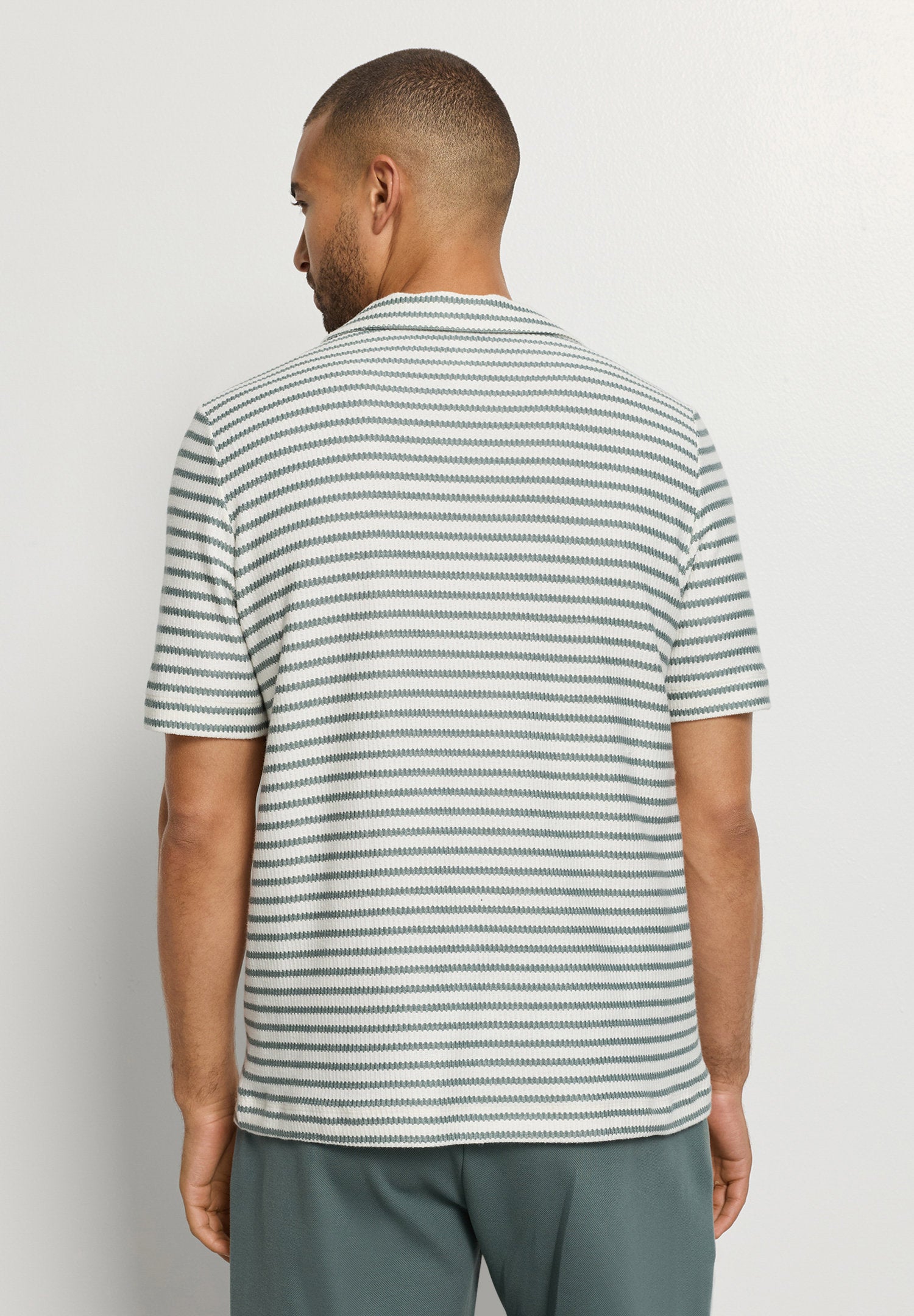 hanro-travelwear-v-neck-t-shirt-herren-gr-n-gestreift image 4
