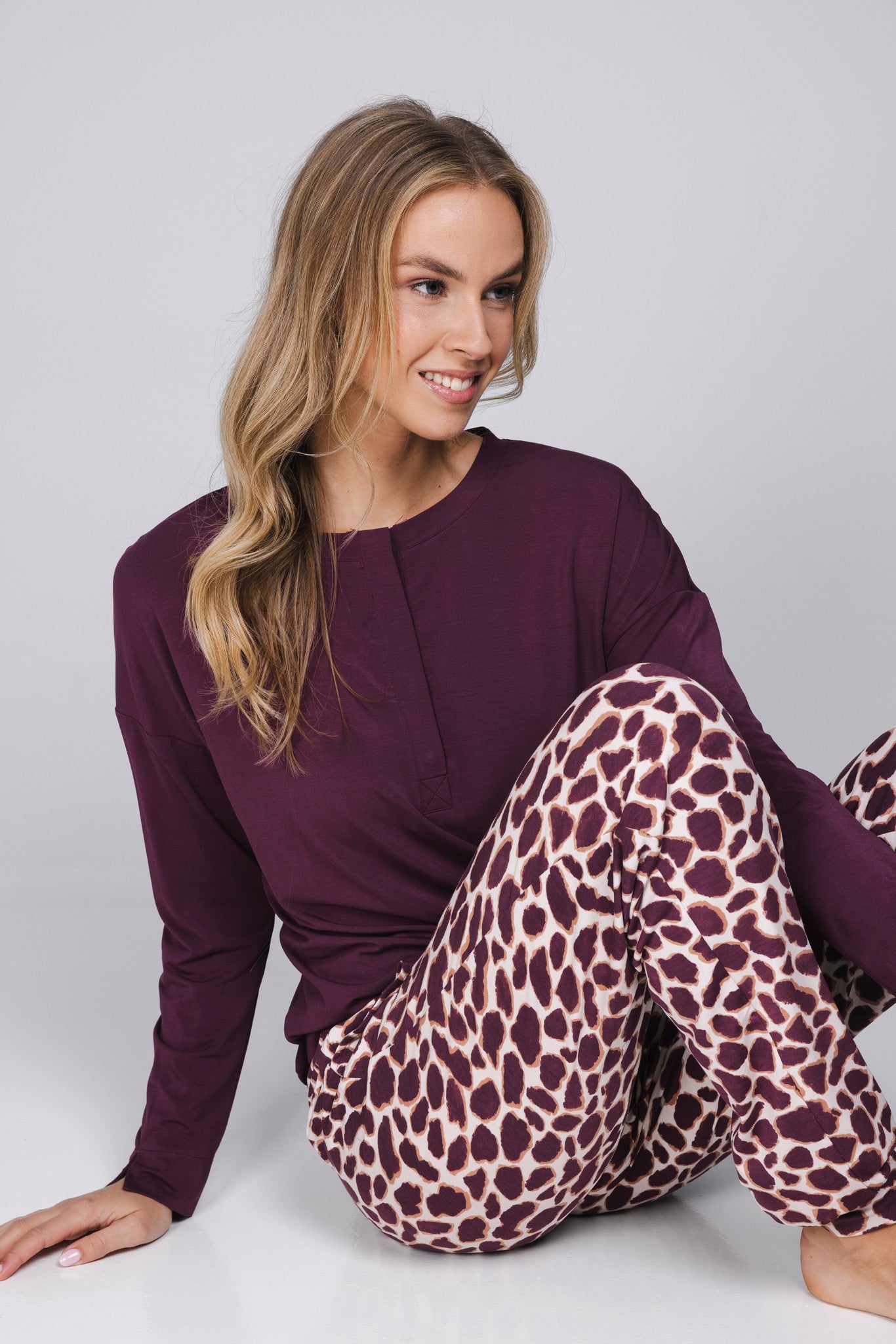 pastunette-premium-satin-wild-pyjama-lila-modal-tierprint image 5