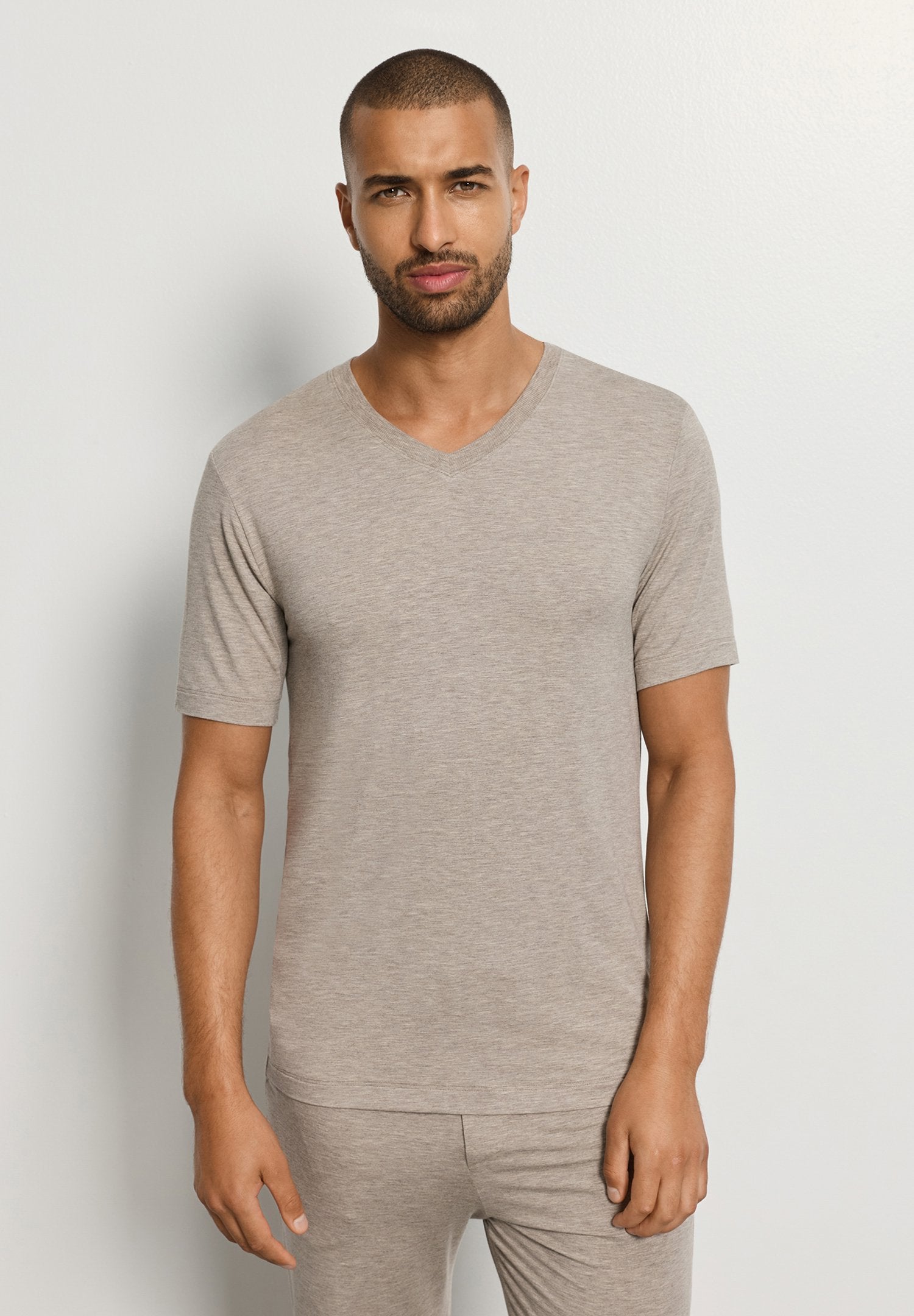 hanro-casuals-shirt-v-ausschnitt-braun-kurzarm-viskose image 2