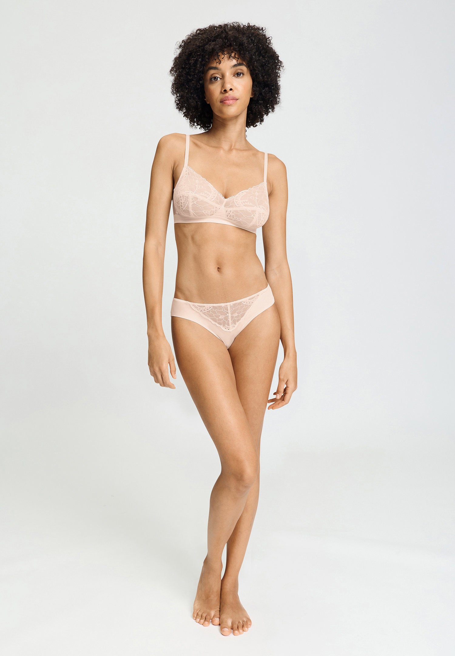 hanro-azelia-mini-slip-creamy-glass-viskose-spitze image 5