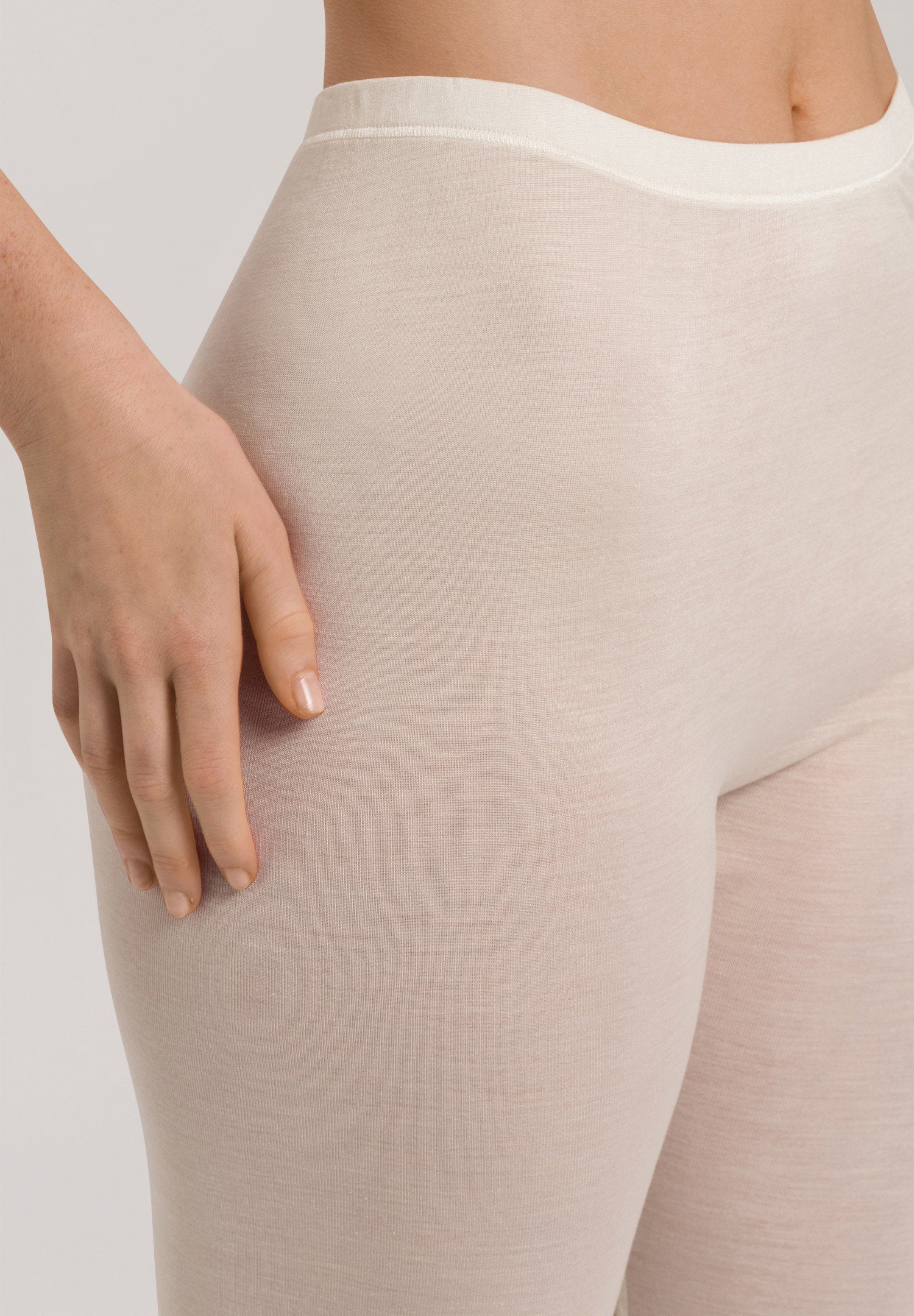hanro-pure-silk-longlegs-071710-leggings-pale-cream-seide image 6