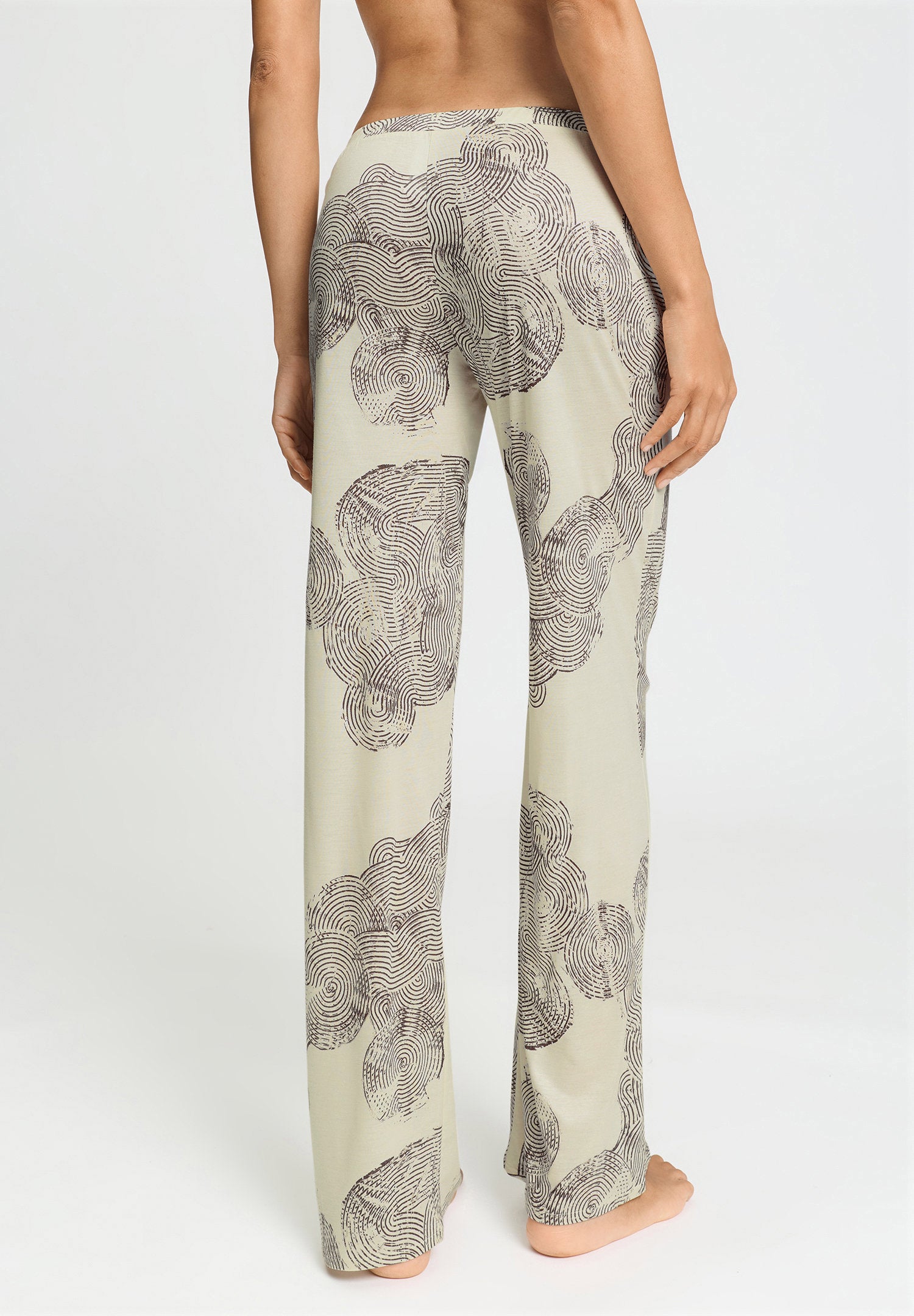 hanro-natural-living-tania-lange-hose-serene-systems-tencel image 4