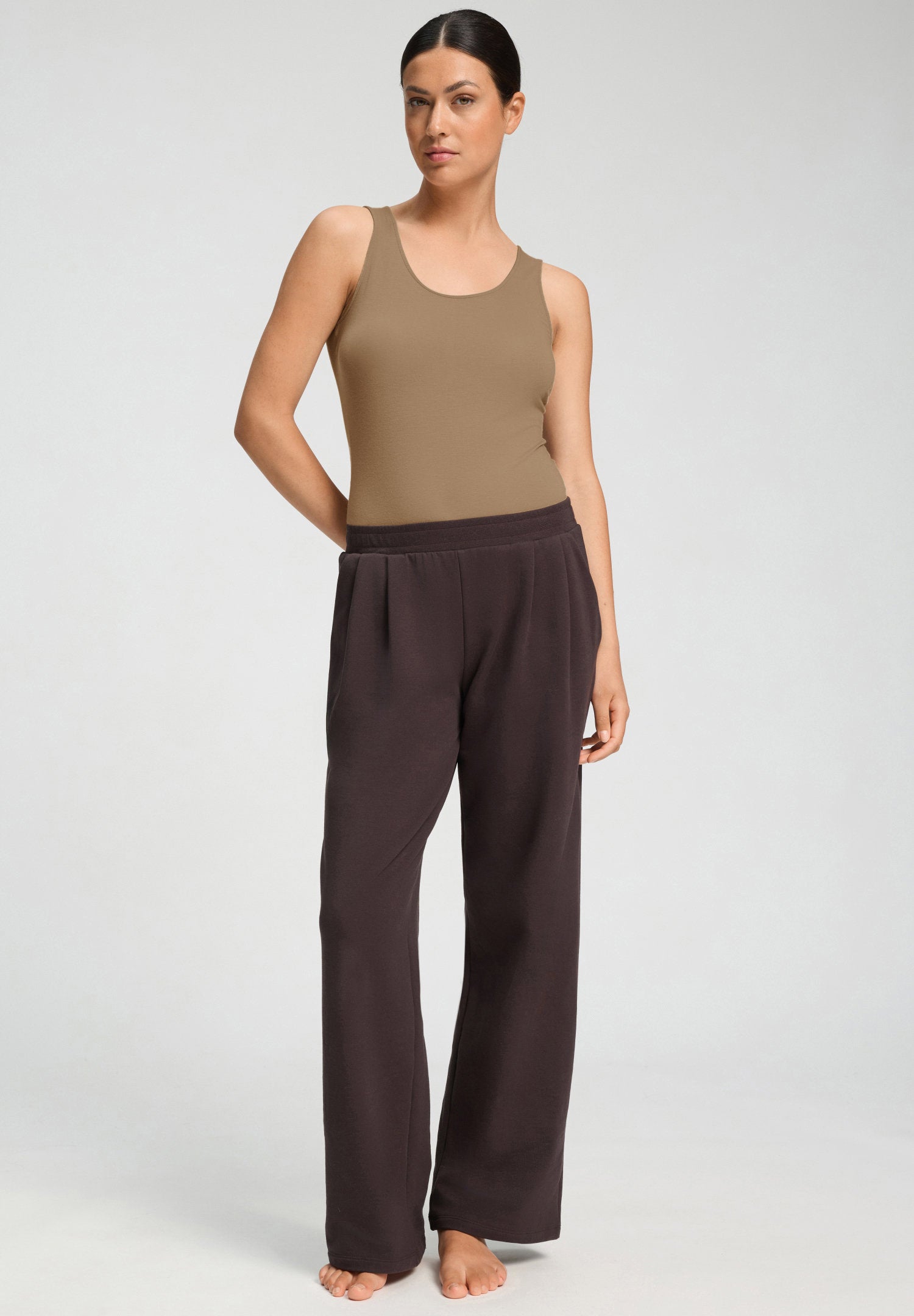 hanro-ultralight-wool-tank-top-damen-suede-camel-merinowolle image 5
