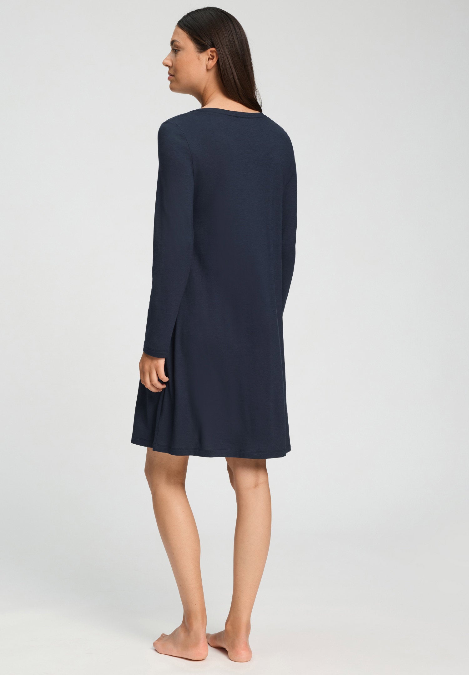 hanro-sleep-lounge-nachthemd-95cm-langarm-deep-navy-baumwolle image 4