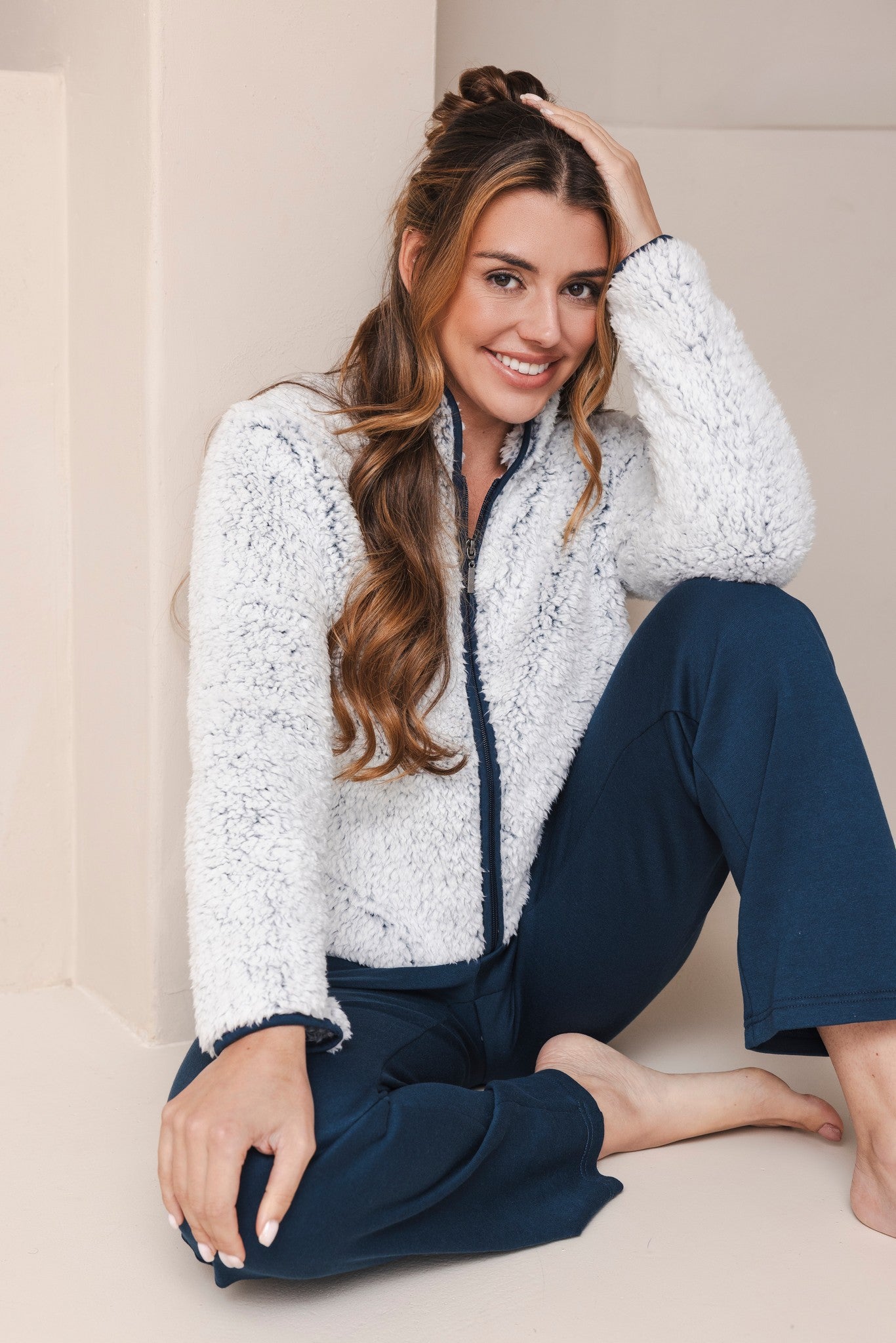 pastunette-nordic-bloom-hausanzug-blau-teddy-fleece image 1