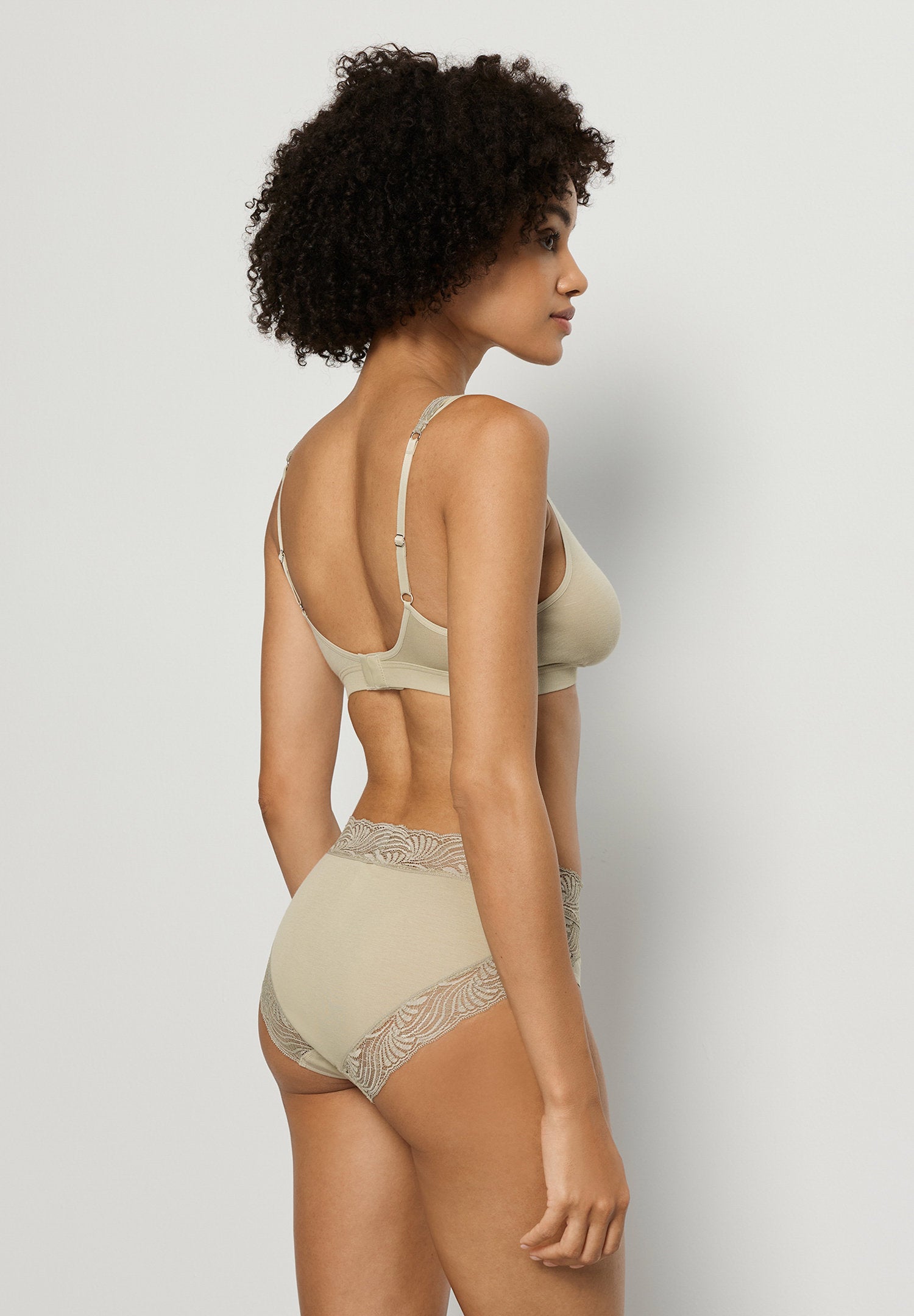 hanro-cotton-delight-soft-cup-bh-olive-stem-baumwolle image 4