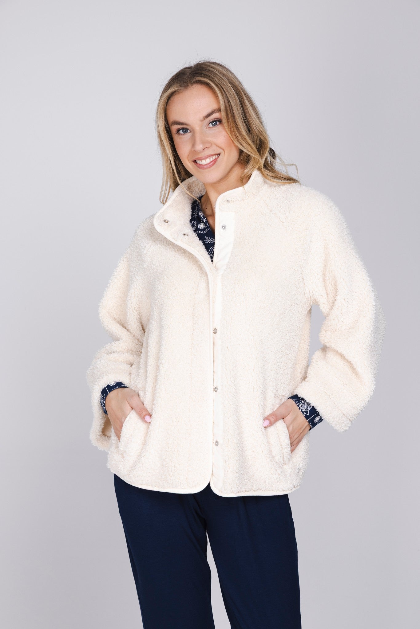 pastunette-premium-lounge-weste-wei-hausjacke image 8