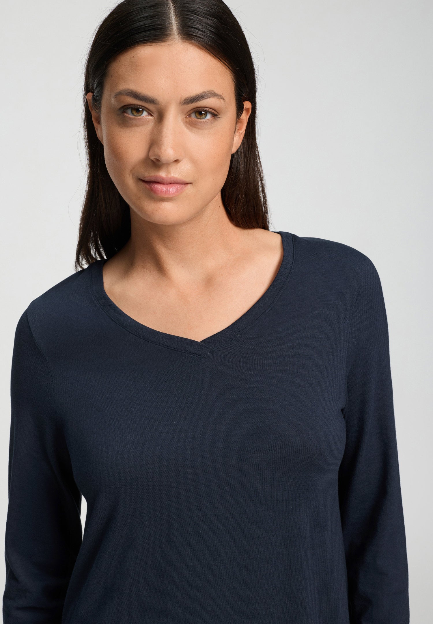 hanro-sleep-lounge-nachthemd-95cm-langarm-deep-navy-baumwolle image 5