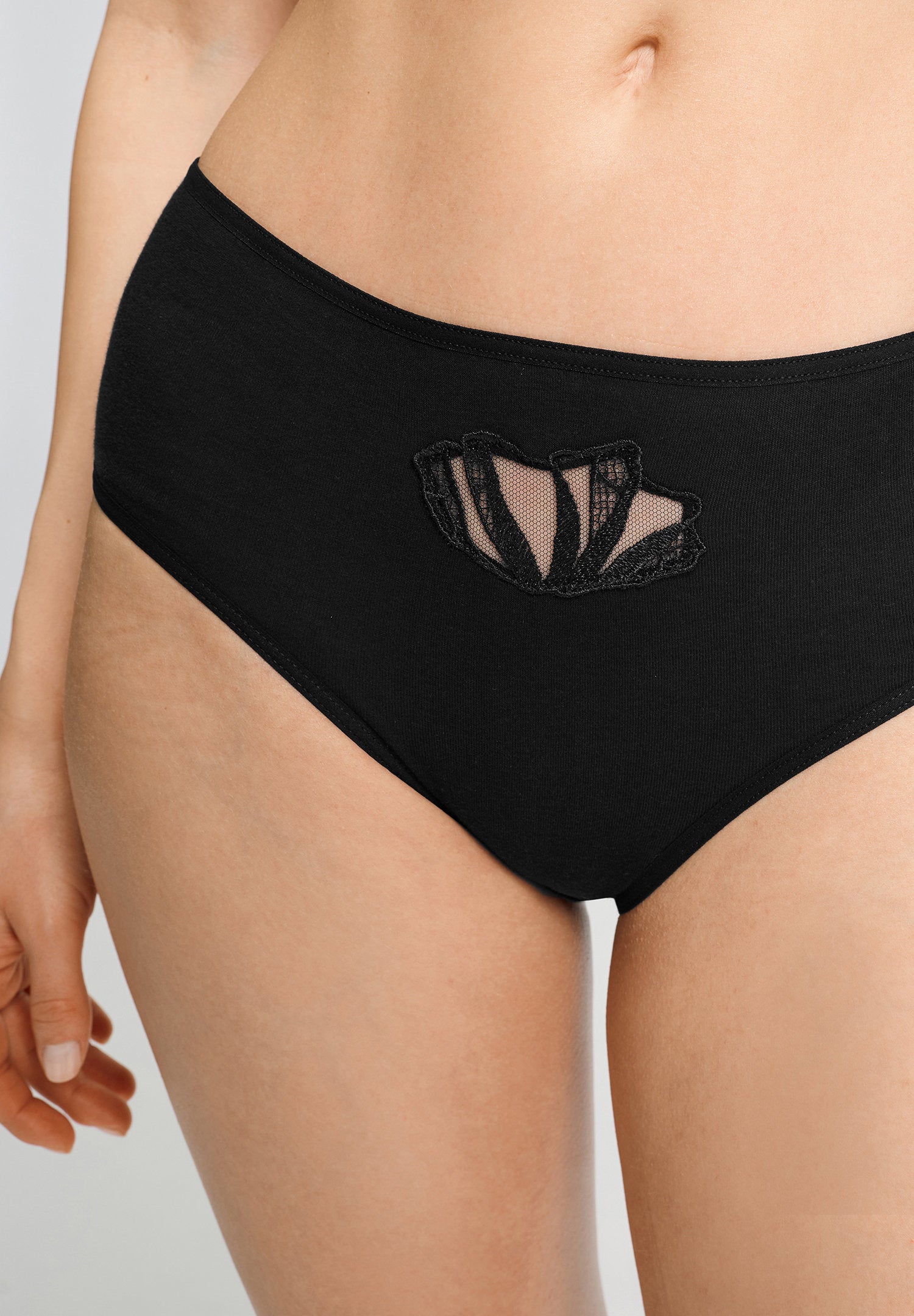 hanro-rosaria-midi-briefs-slip-black-stickerei-baumwolle image 6