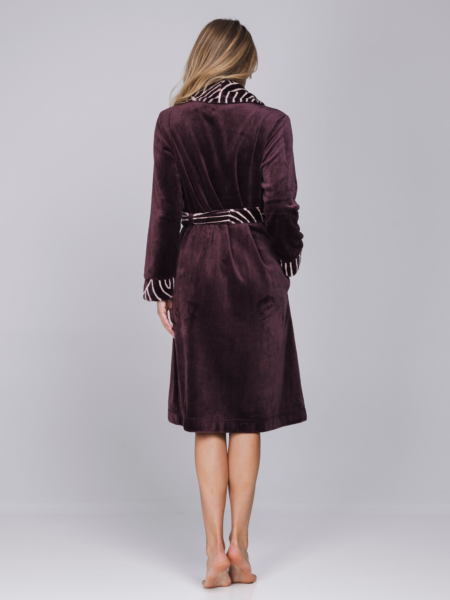 pastunette-premium-lunar-lines-bademantel-lila-recycelt-fleece image 4