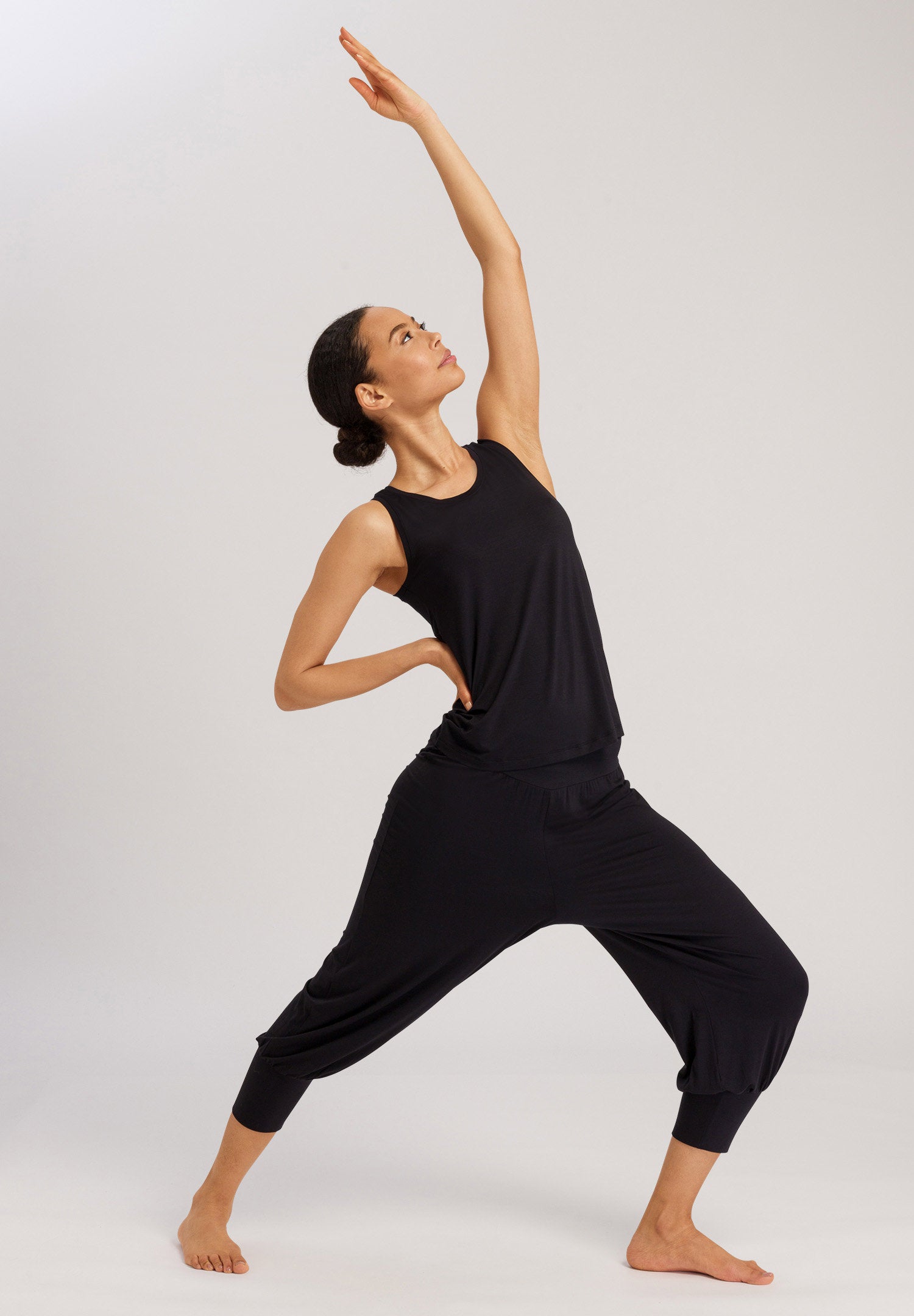 hanro-yoga-hose-black-beauty-lang-tencel-modal image 7