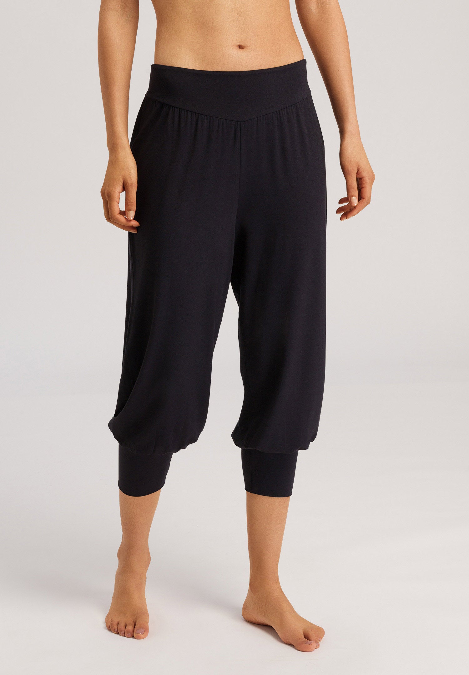 hanro-yoga-hose-black-beauty-lang-tencel-modal image 2