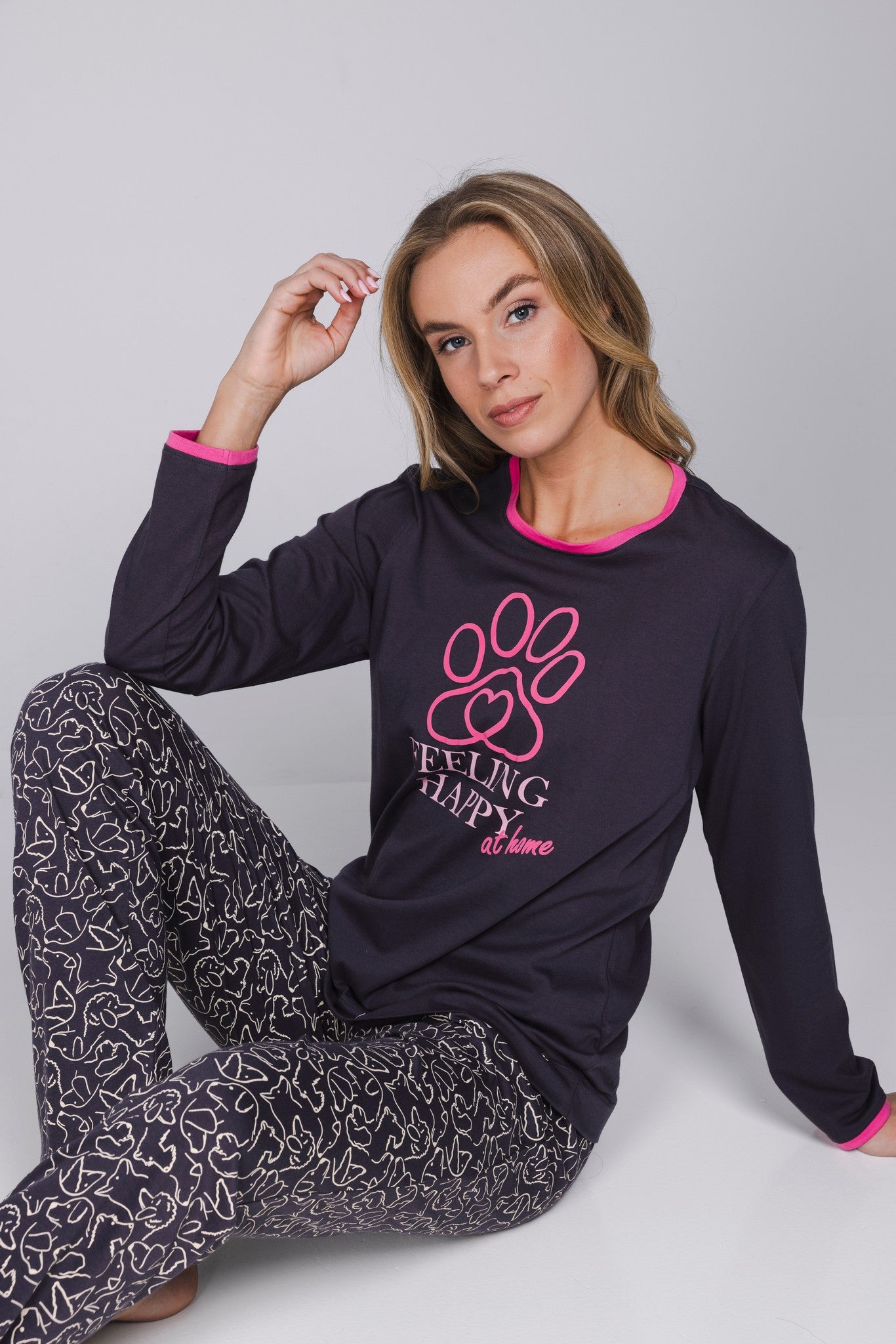 myrebelle-furry-friend-pyjama-grau-hundeprint-bio image 2
