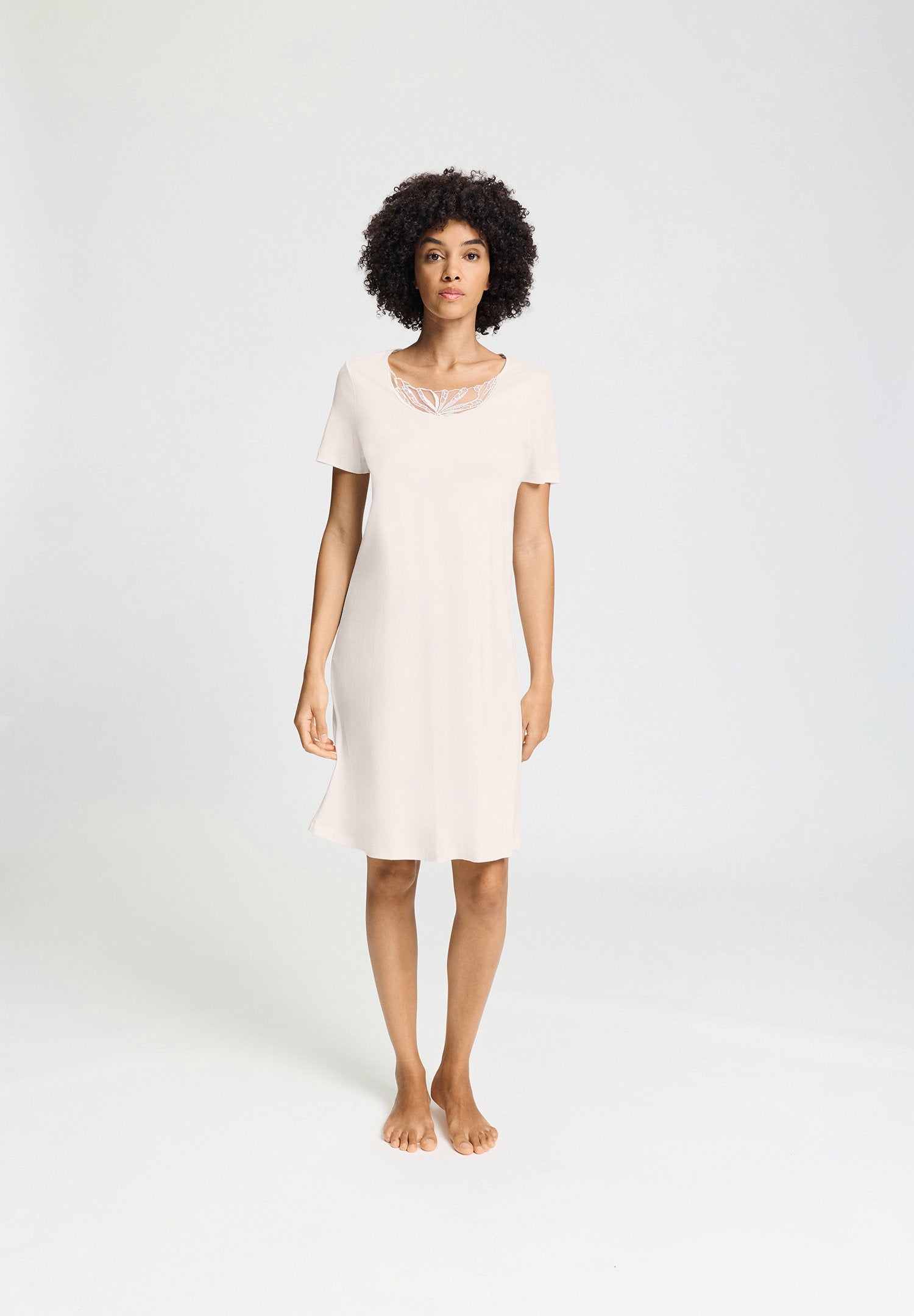 hanro-rosaria-nachthemd-100cm-kurzarm-off-white-stickerei image 5