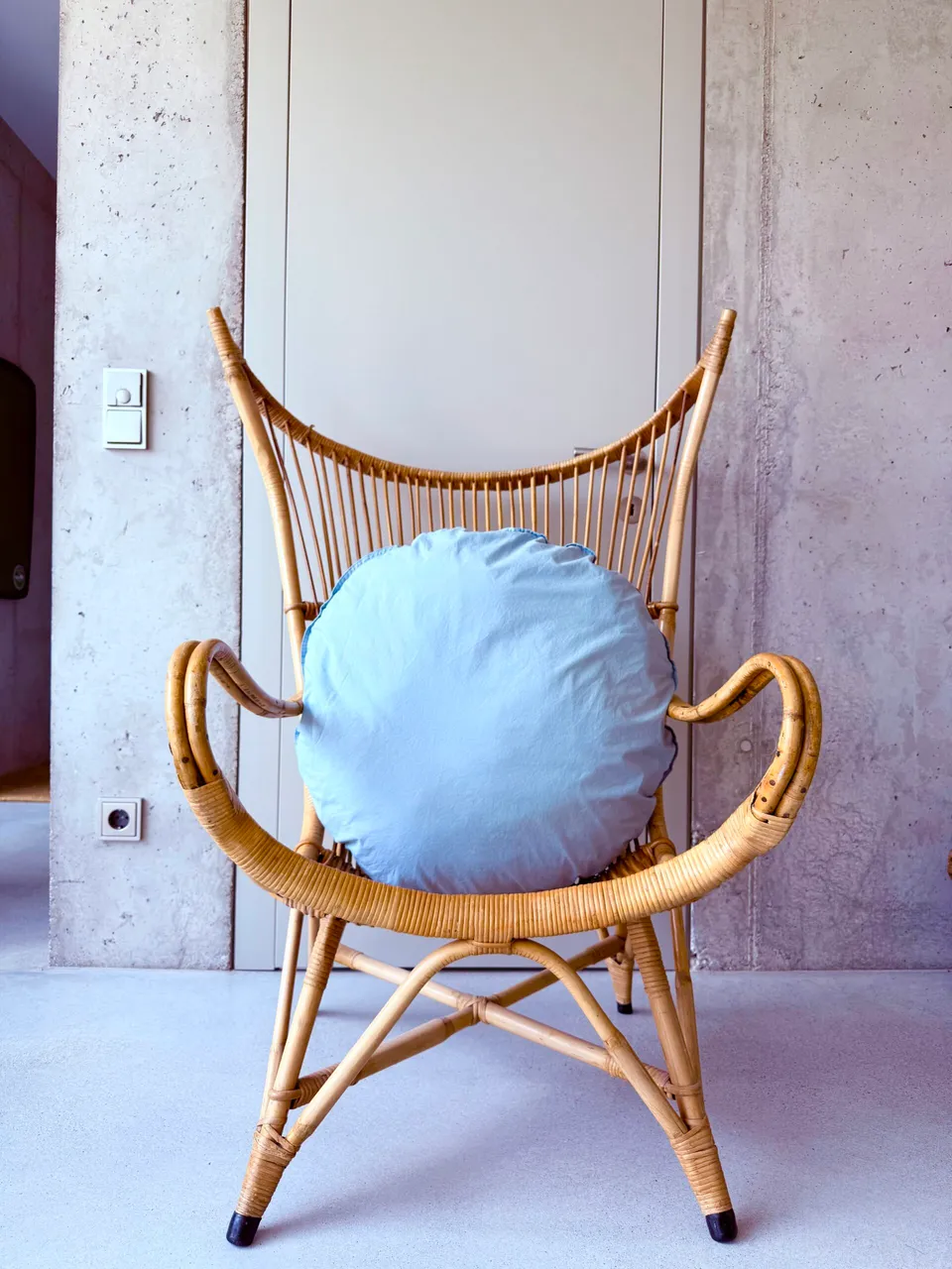 sunday-in-bed-honeycomb-kissen-rund-65-cm image 1
