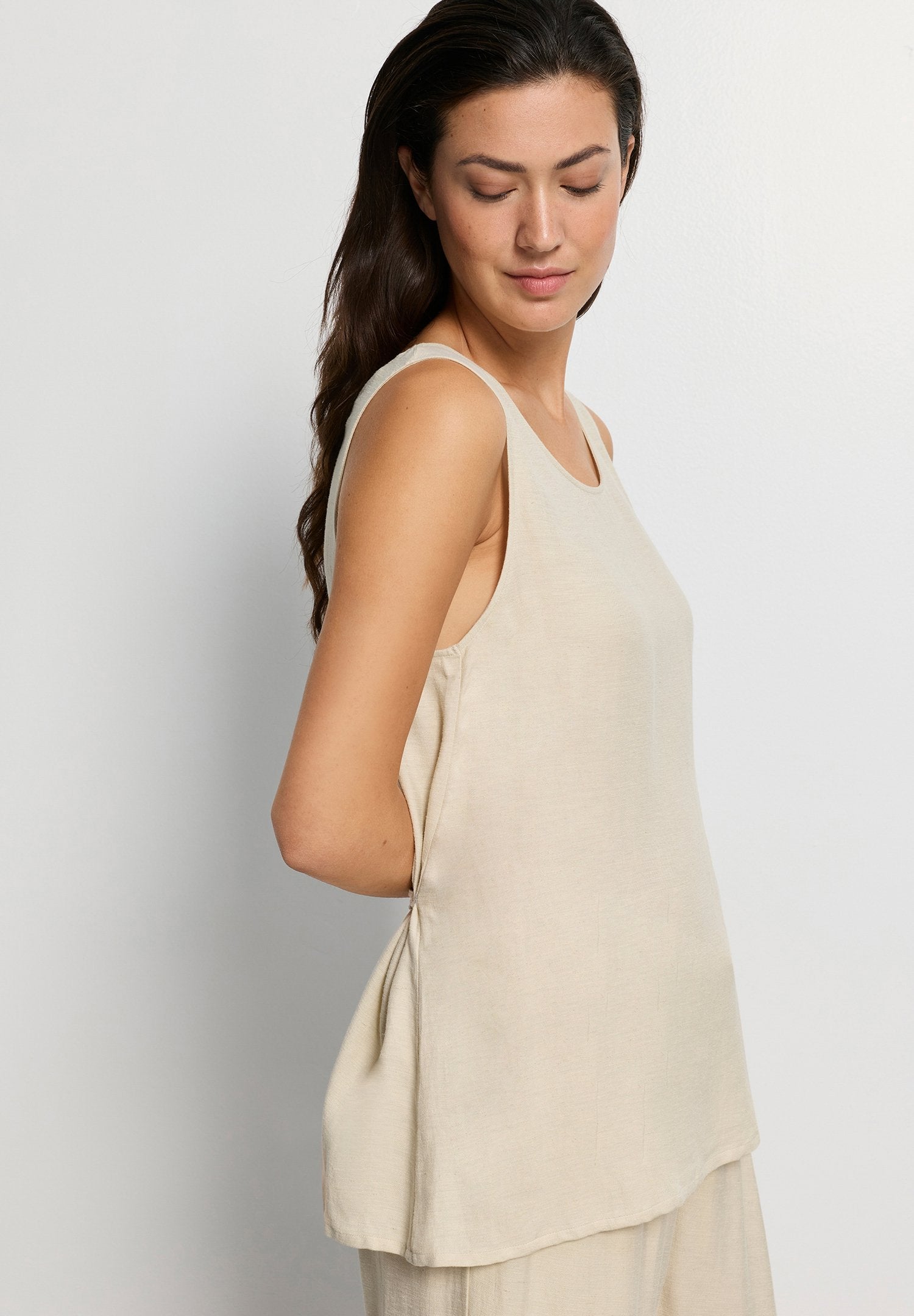 hanro-urban-casuals-tank-top-oyster-gray-leinen image 6