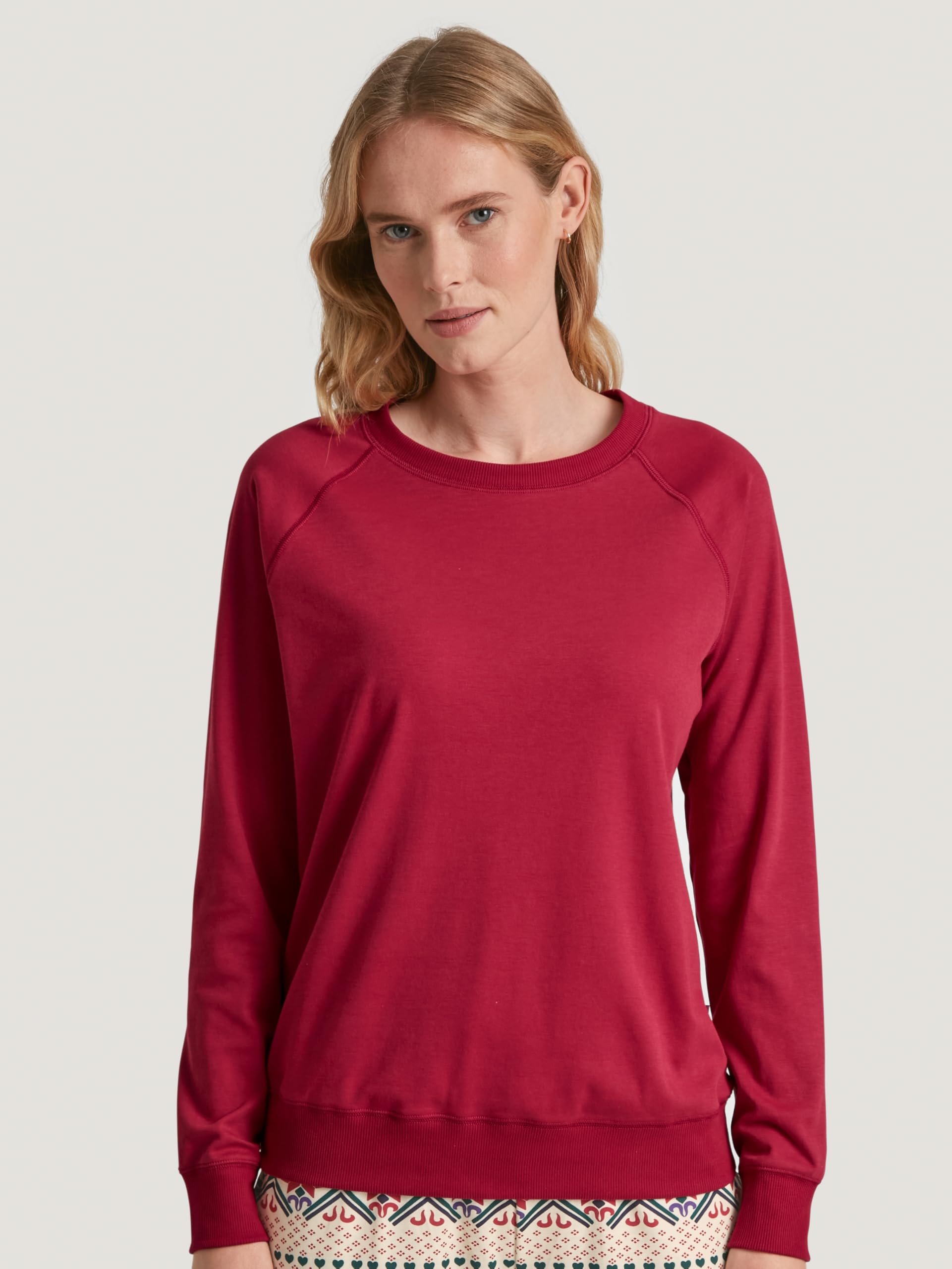 calida-favourites-lounge-t-shirt-langarm-rio-red-48-50 image 2