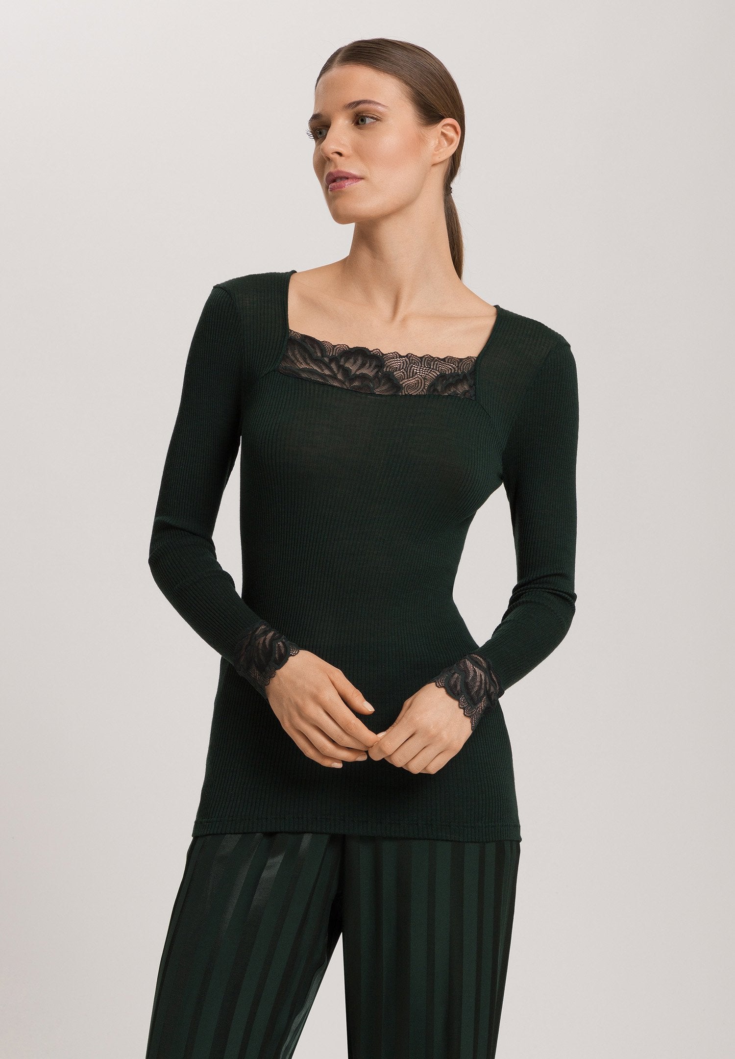 hanro-celeste-langarmshirt-damen-dark-malachite-wolle-seide image 2