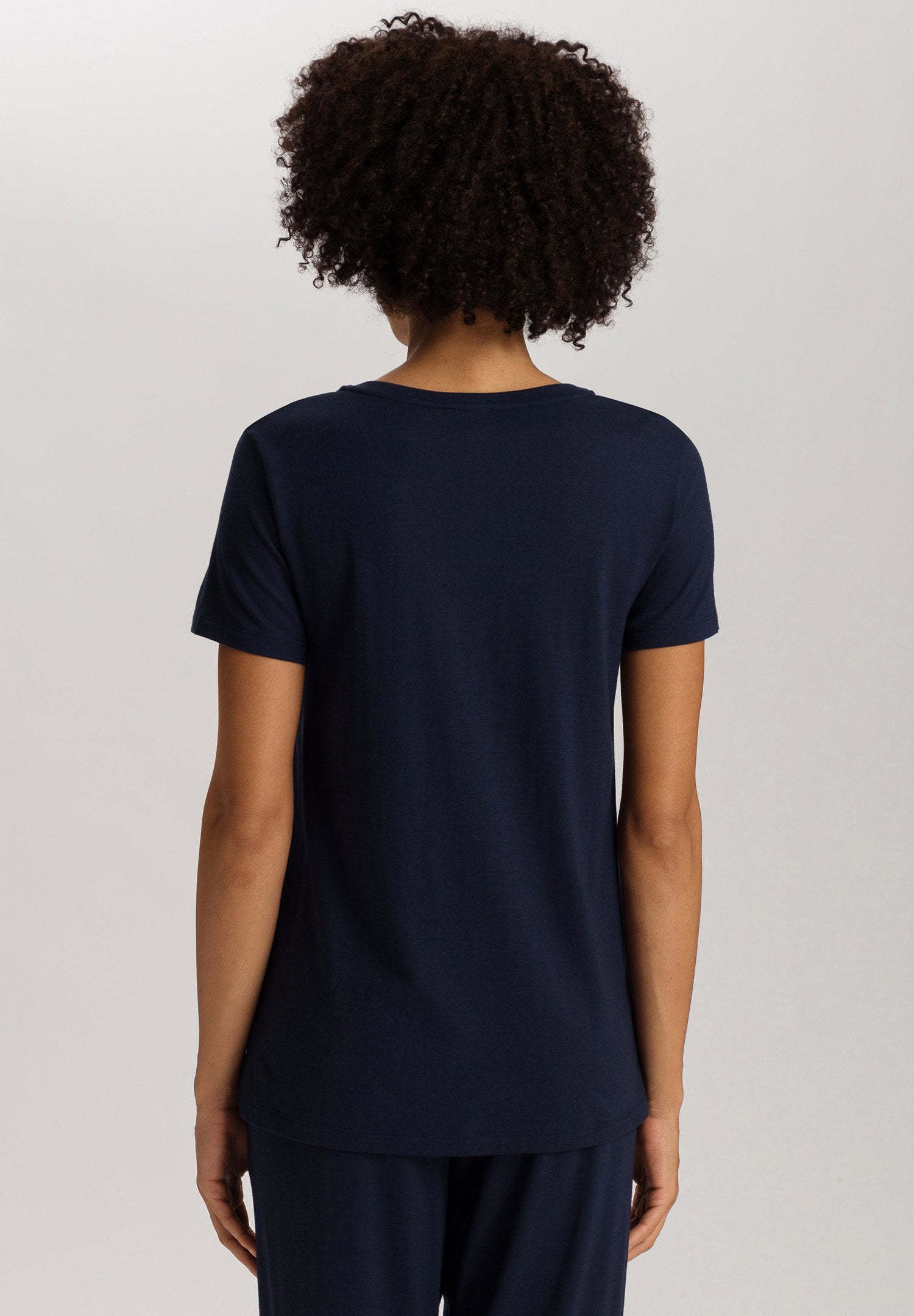 hanro-sleep-lounge-s-slv-shirt-damen-deep-navy-tencel image 4