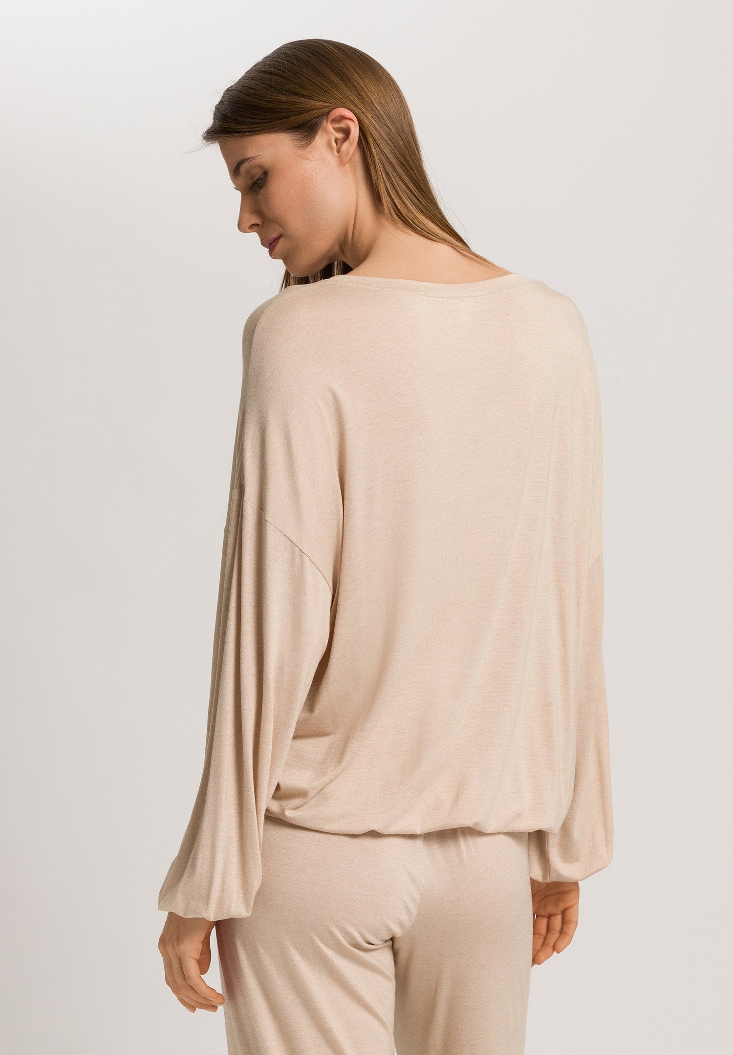 hanro-natural-wear-langarmshirt-coffee-quartz-kaschmir image 4