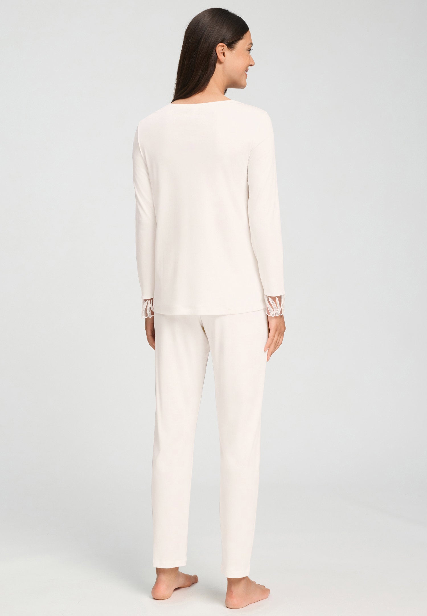 hanro-rosaria-pyjama-langarm-off-white-baumwolle-stickerei image 4