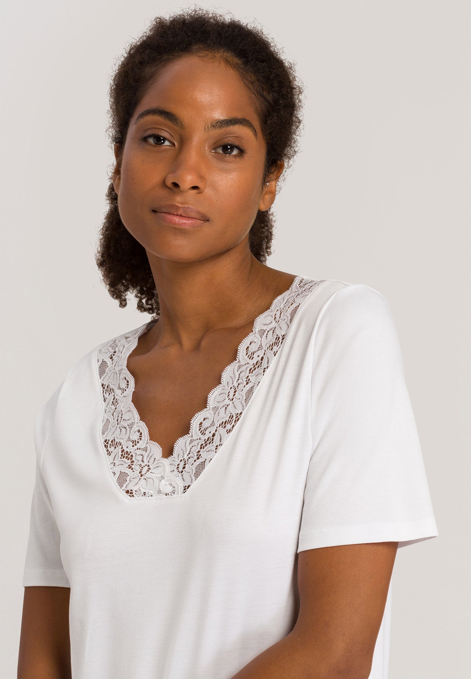 hanro-moments-nachthemd-077933-damen-lang-wei-baumwolle-spitze image 5