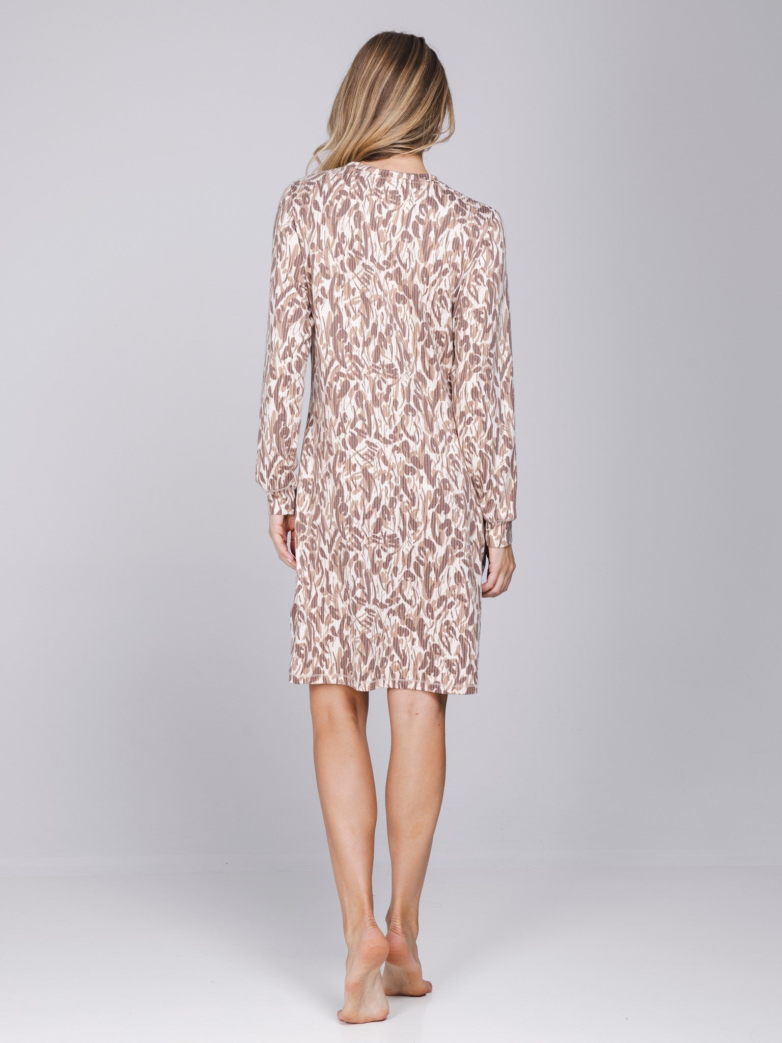 pastunette-mirage-nachthemd-beige-tierprint-fleece image 4