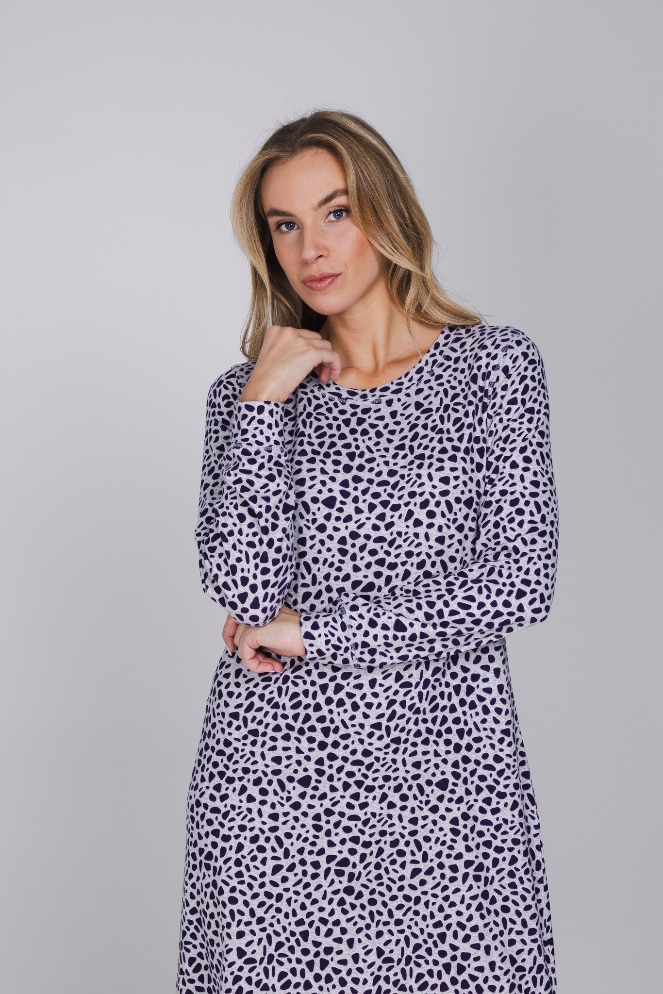pastunette-purple-pebbles-nachthemd-lila-fleece-langarm image 5