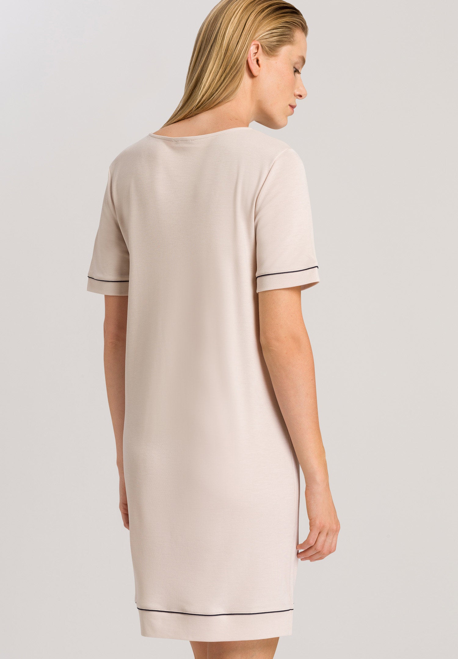 hanro-natural-comfort-nachthemd-almond-kurzarm-tencel image 4