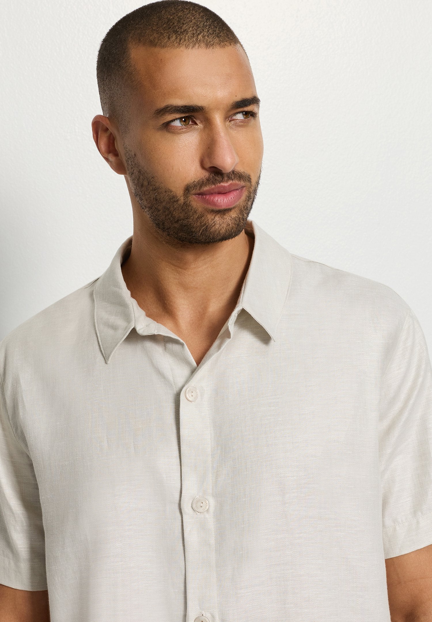 hanro-urban-casuals-s-slv-shirt-kurzarmhemd-sandy-leinen image 6