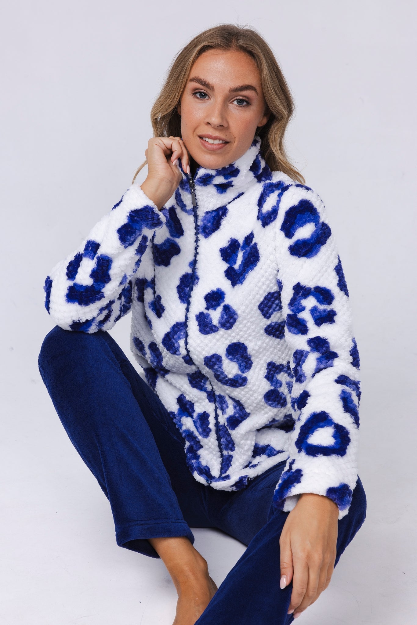rebelle-leopard-lilac-hausanzug-lila-fleece-zweiteilig image 5