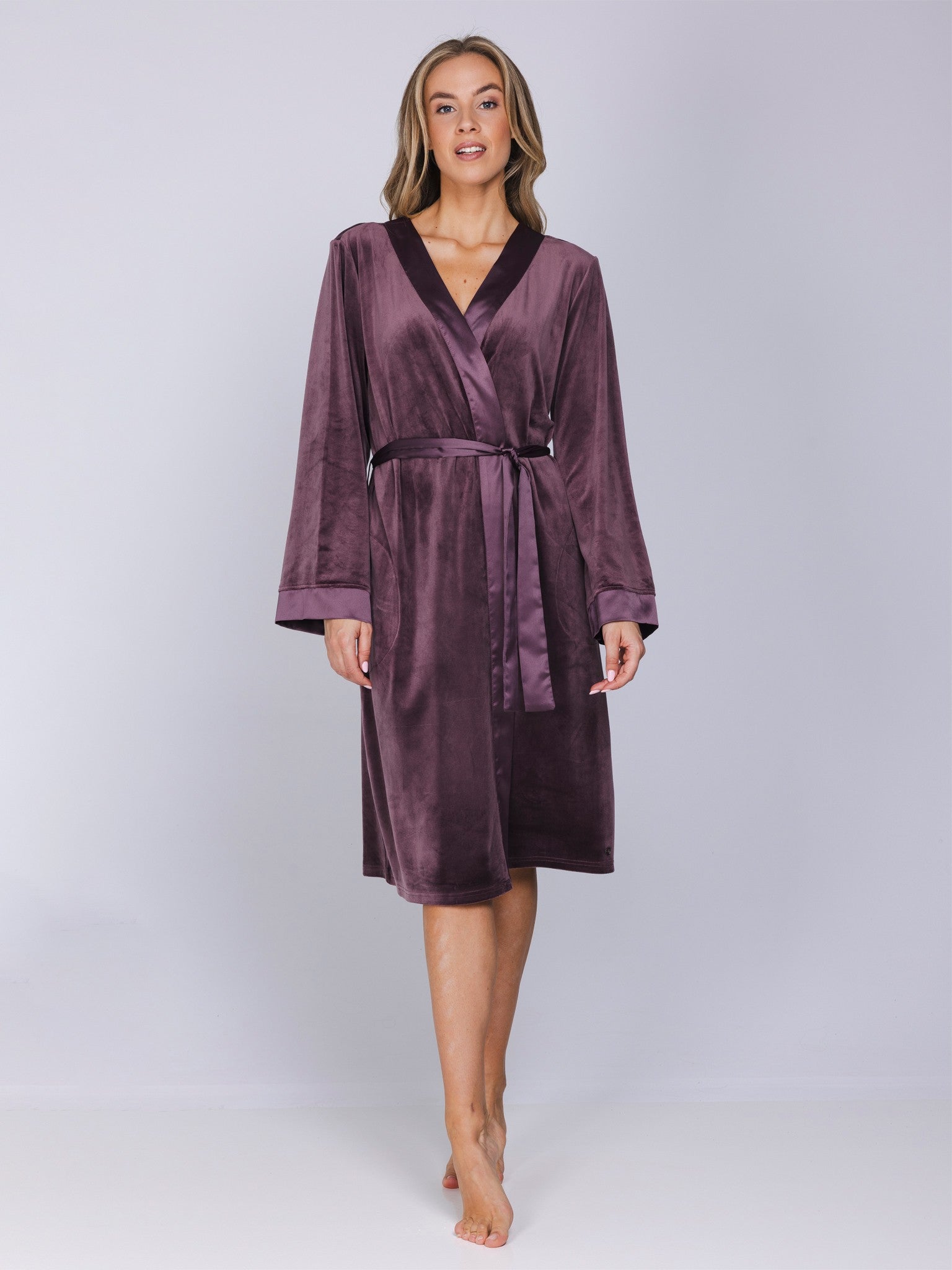 pastunette-premium-lunar-lines-bademantel-lila-velours image 3