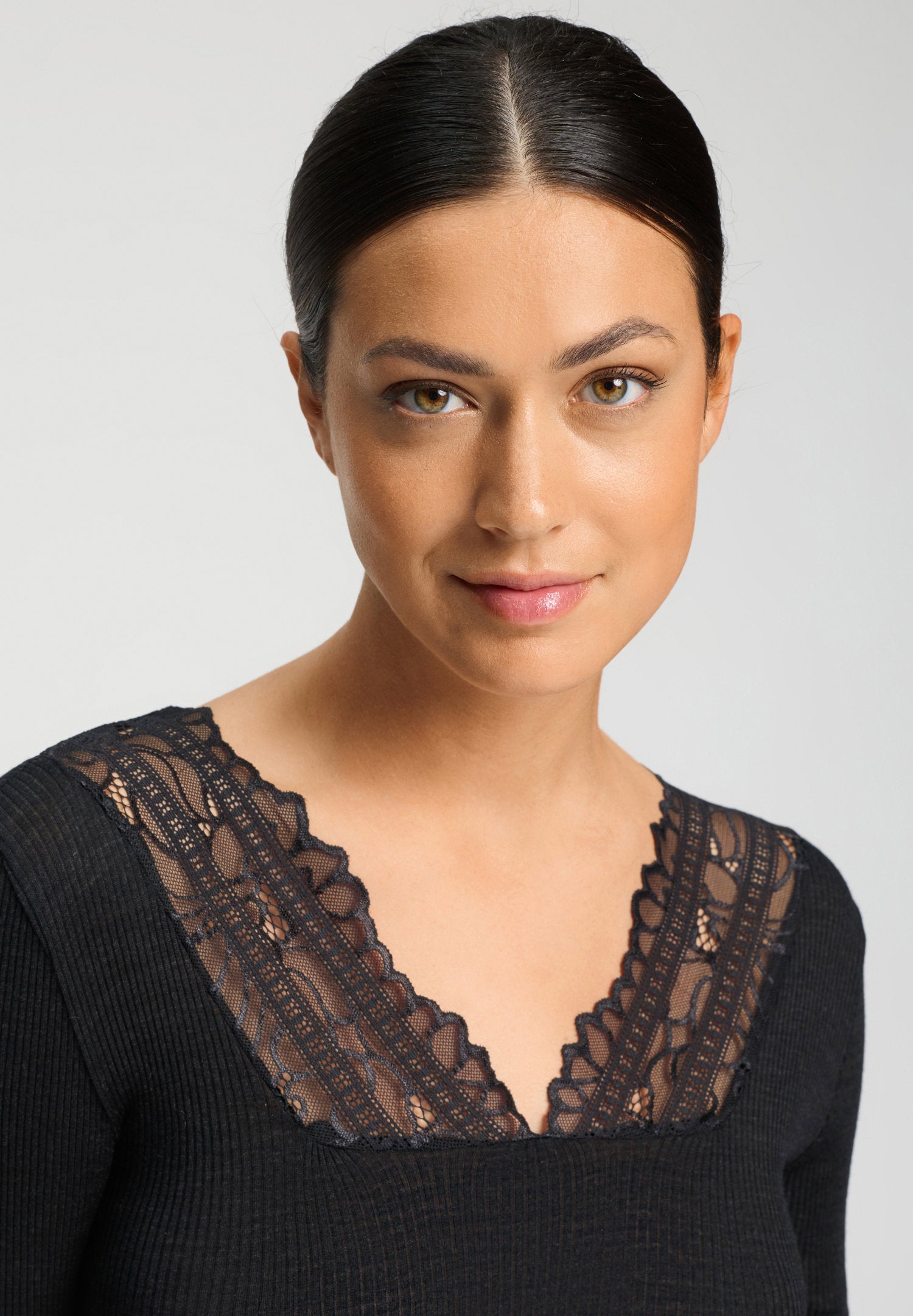 hanro-marcia-langarm-shirt-phantom-merino-seide-spitze image 6