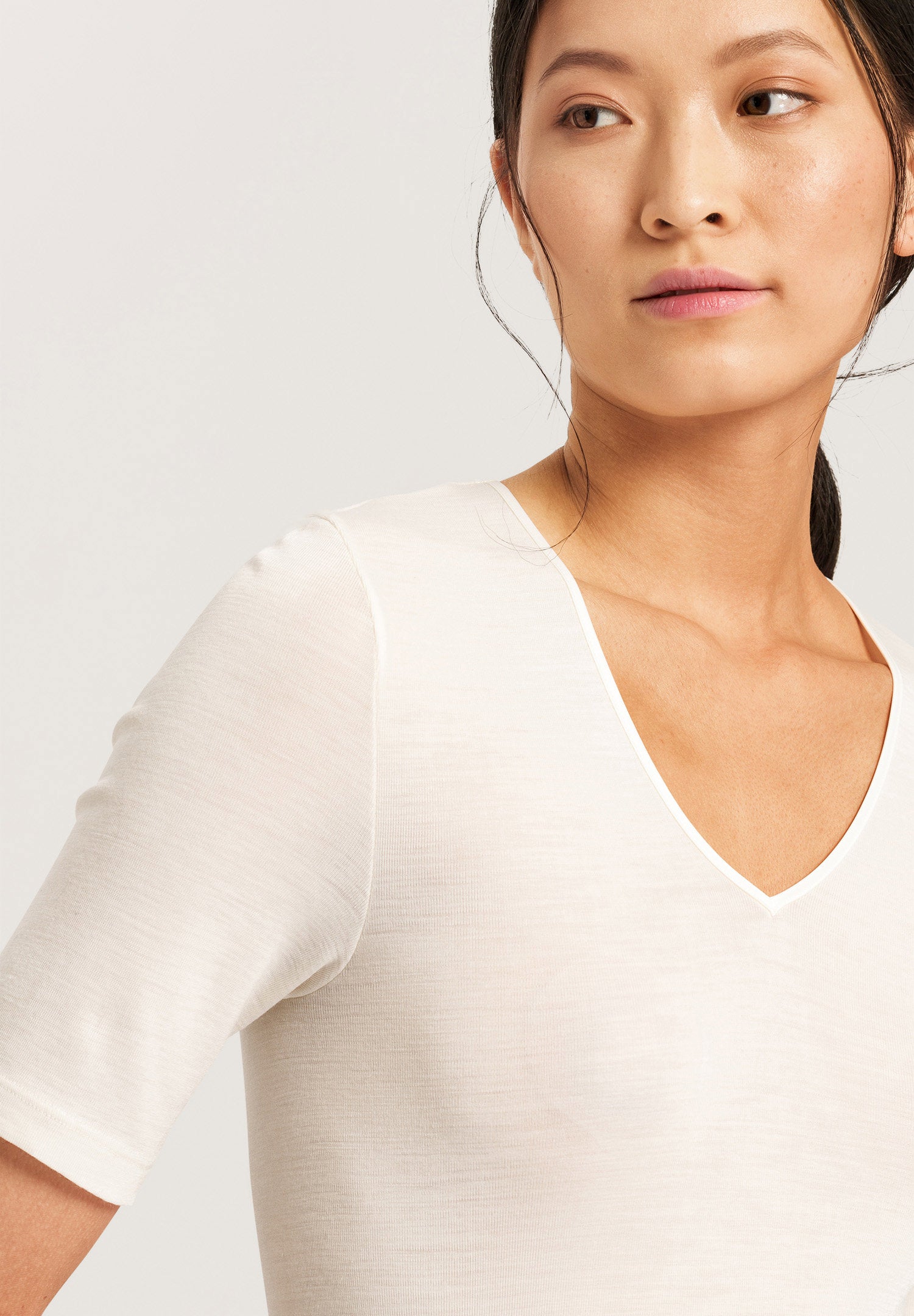hanro-woolen-silk-shirt-damen-kurzarm-cygne-wolle-seide image 6