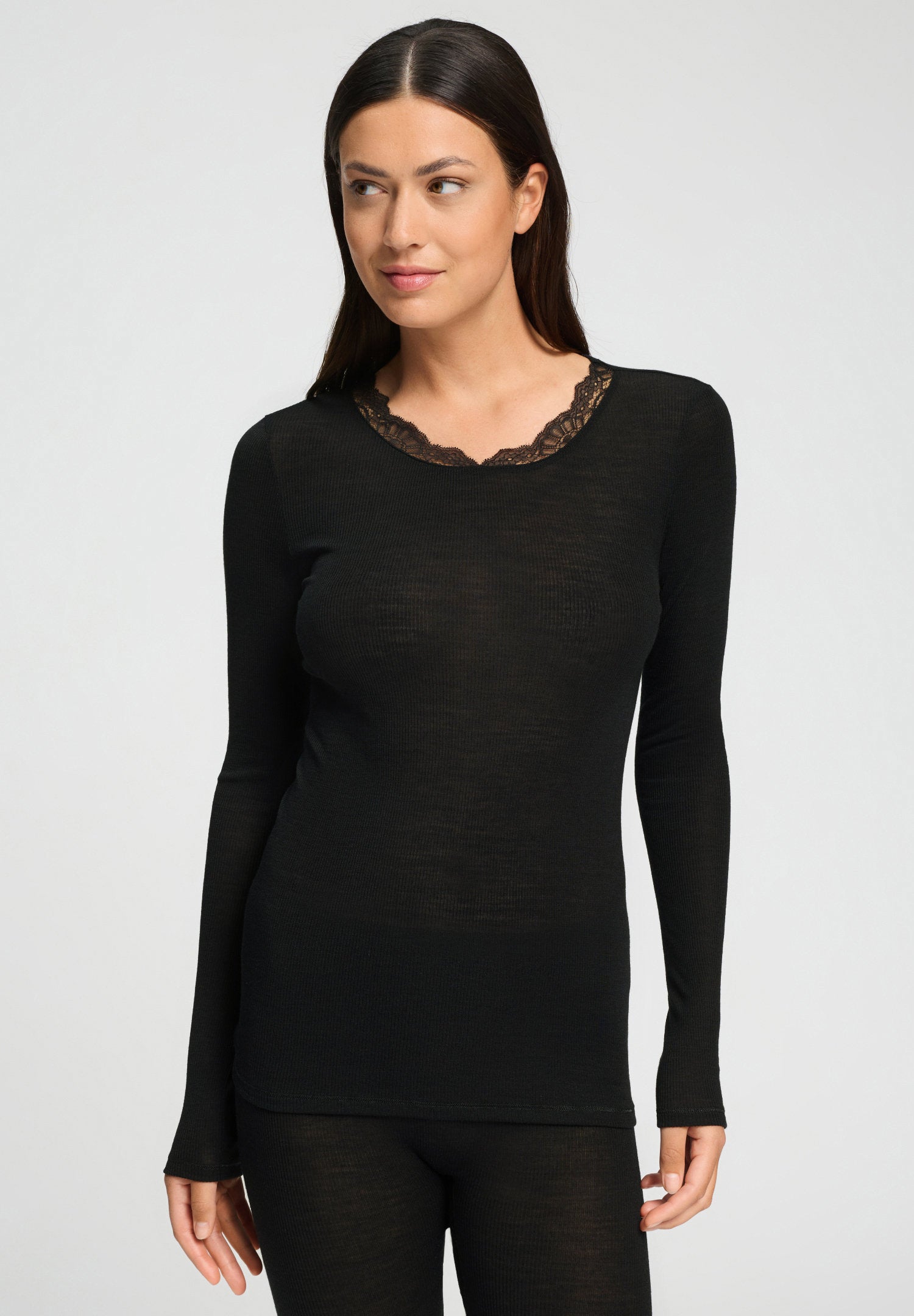 hanro-woolen-lace-070768-langarm-shirt-damen-schwarz-spitze image 2