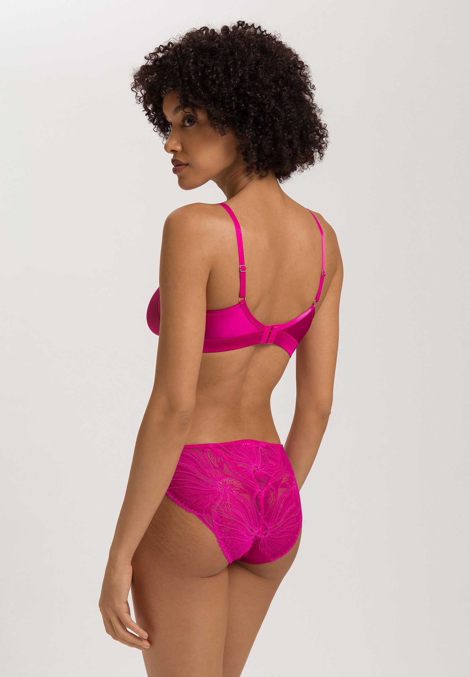 hanro-lilith-soft-cup-bh-very-berry-spitze-viskose image 4