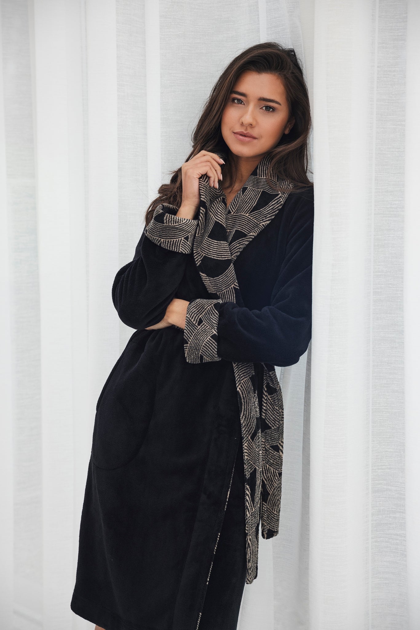 pastunette-premium-balance-morgenmantel-damen-schwarz-fleece image 5
