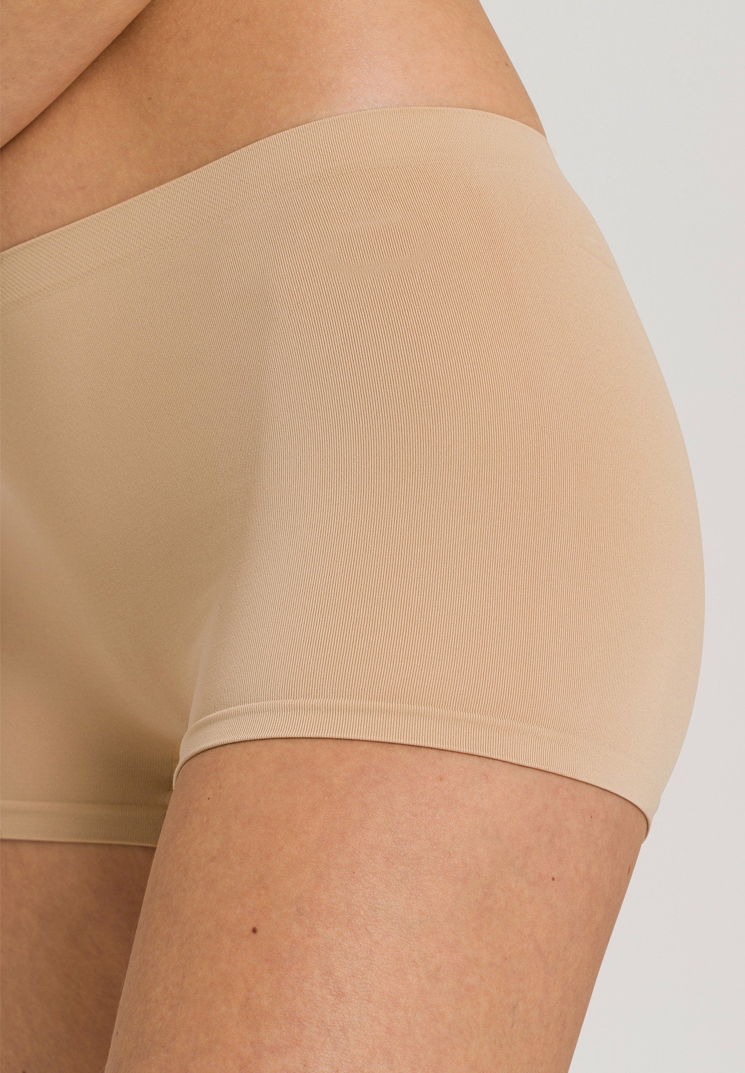 hanro-touch-feeling-panty-beige-microfaser-boyleg image 6