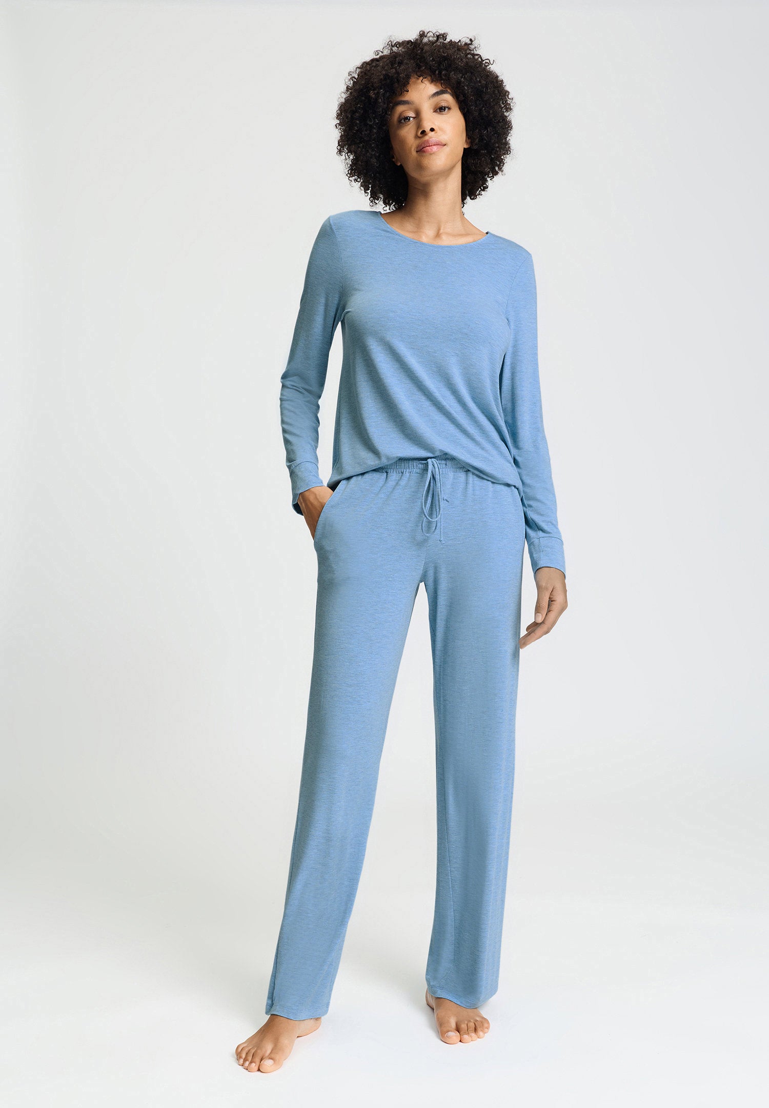hanro-natural-elegance-hose-lang-bluebird-melange-viskose image 5