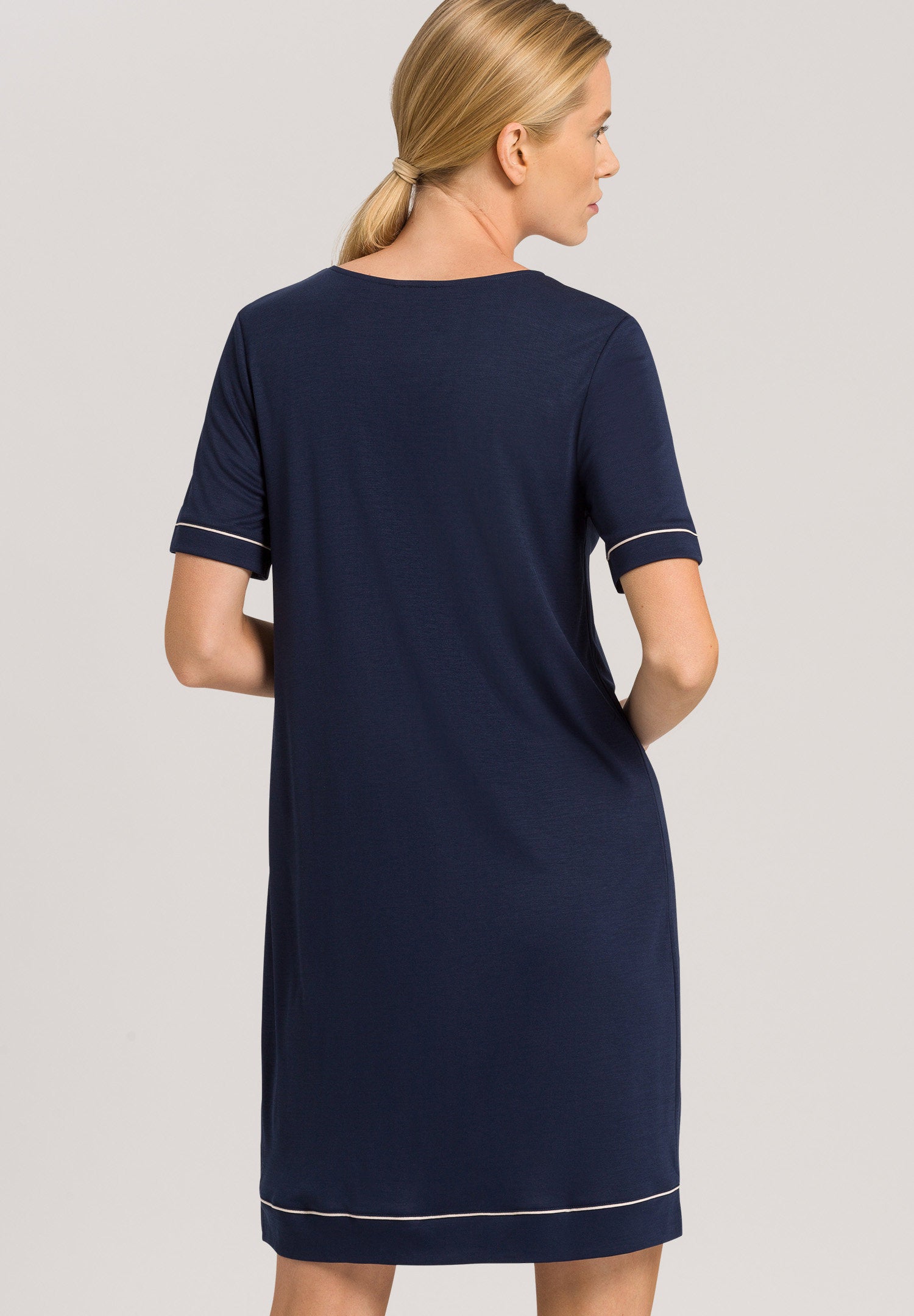 hanro-natural-comfort-nachthemd-90cm-navy-tencel image 4